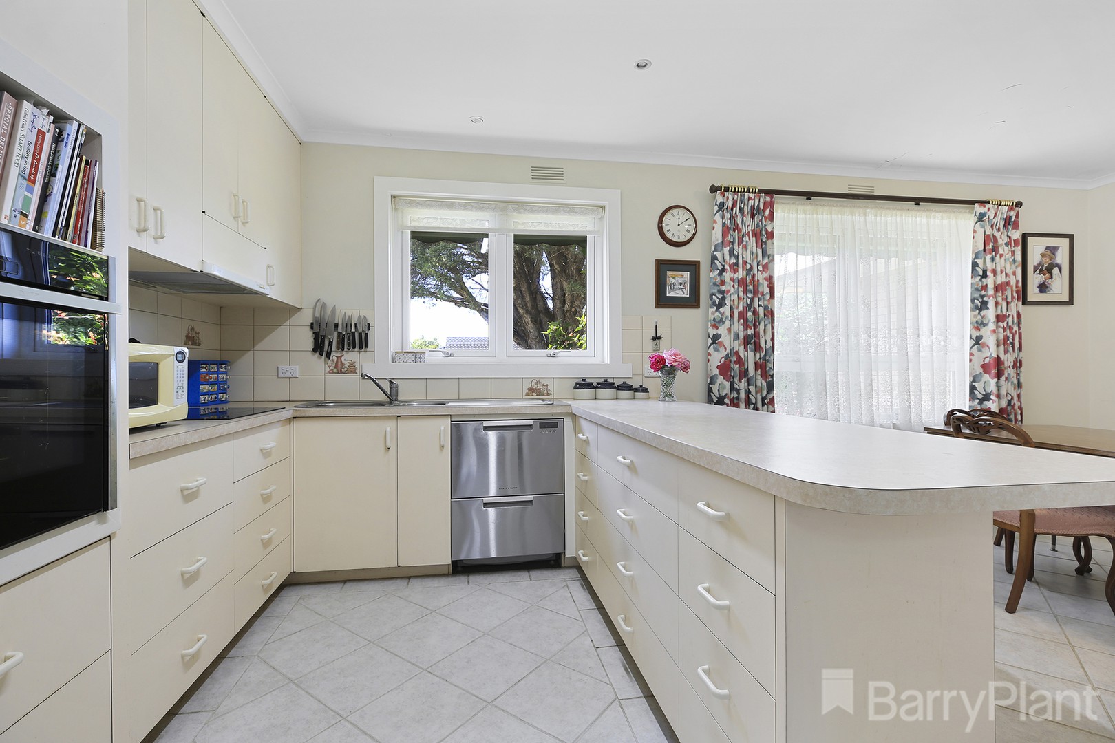 13 Johnson Avenue, Drouin, VIC 3818, Drouin - Thumbnail 7