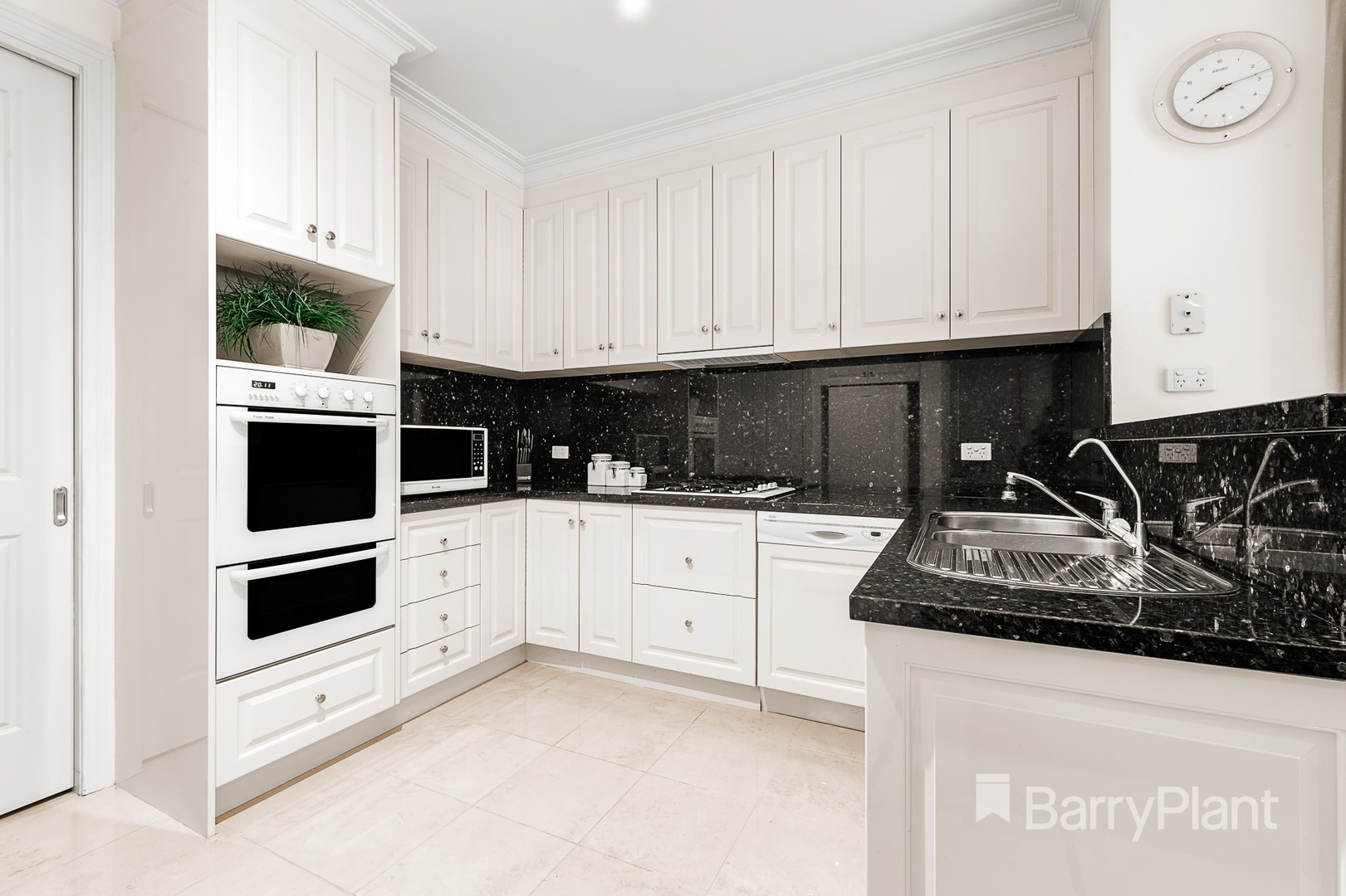 13 Laurie Road, Doncaster East, VIC 3109, Doncaster East - Thumbnail 3