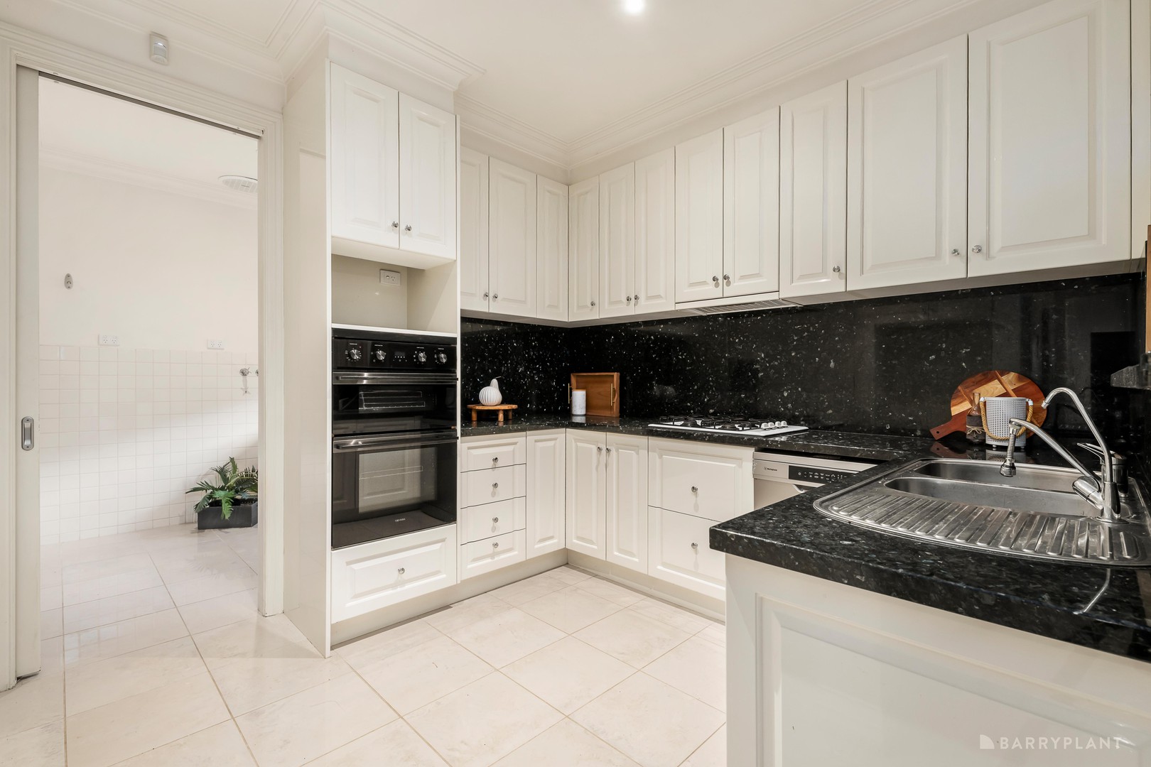 13 Laurie Road, Doncaster East, VIC 3109, Doncaster East - Thumbnail 4