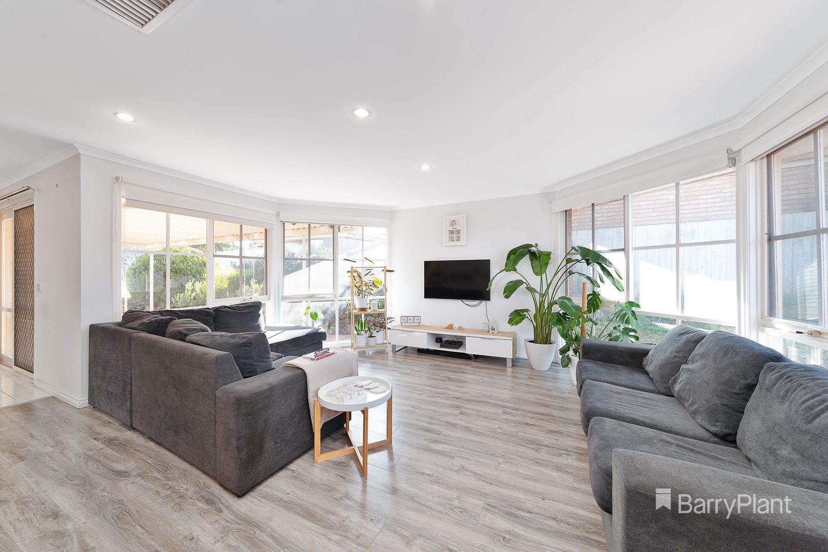 13 Leatherwood Grove, Meadow Heights, VIC 3048, Meadow Heights - Thumbnail 2