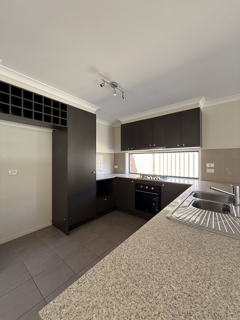 13 Magpie Street, Brookfield, VIC 3338 - Thumbnail 2 - 09/05/2025