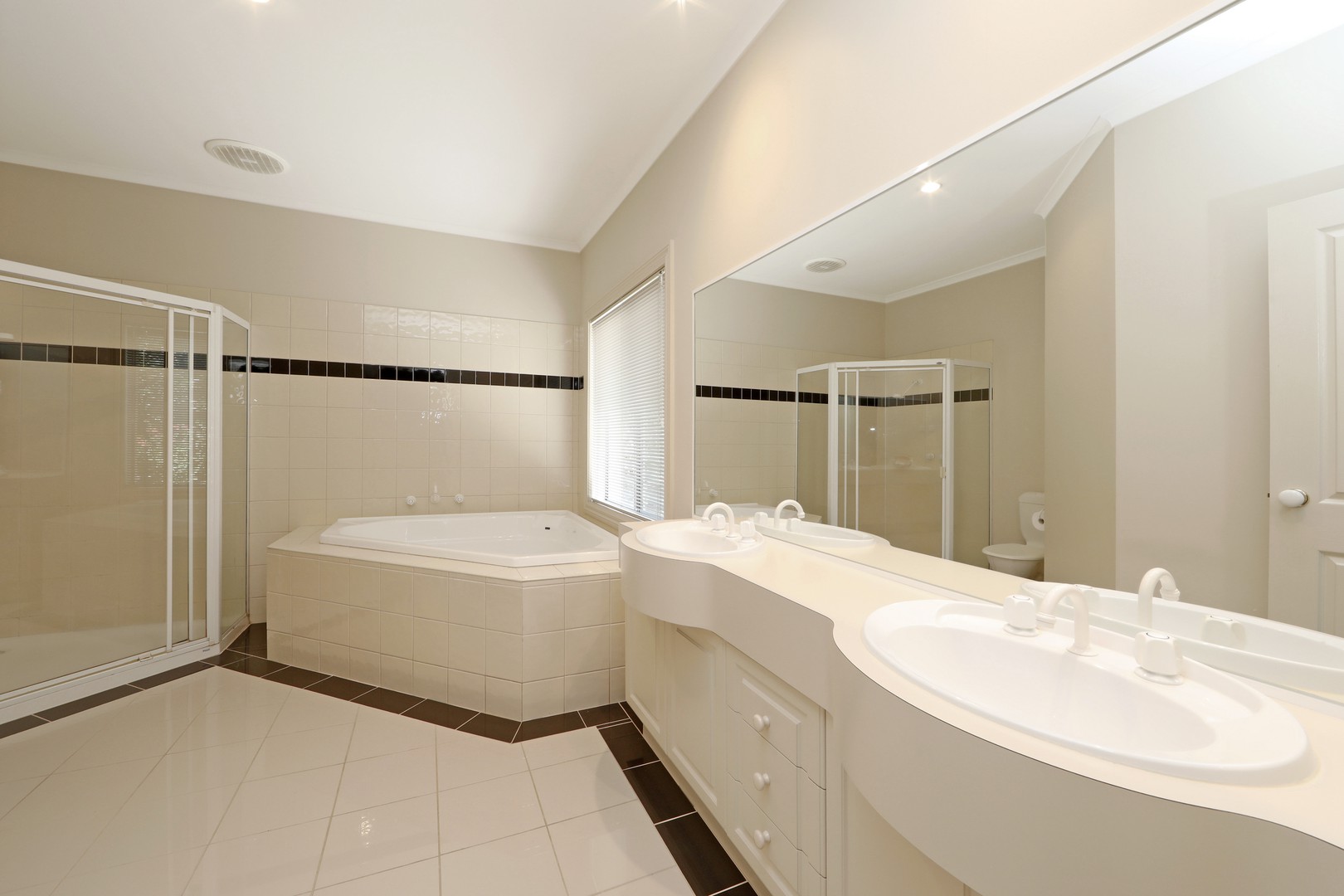 13 Major Crescent, Lysterfield, VIC 3156, Lysterfield - Thumbnail 3