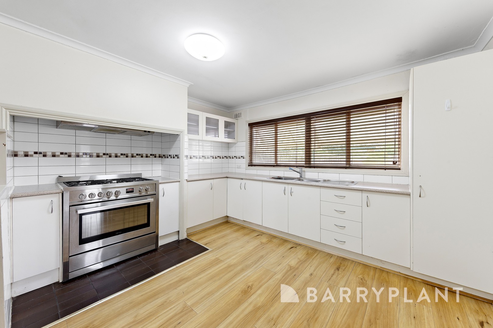 13 Manfred Avenue, St Albans, VIC 3021, St Albans - Thumbnail 4