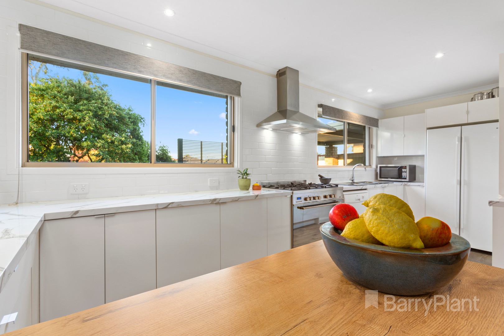 13 Metropolitan Avenue, Craigieburn, VIC 3064 - Thumbnail 2 - 10/07/2022