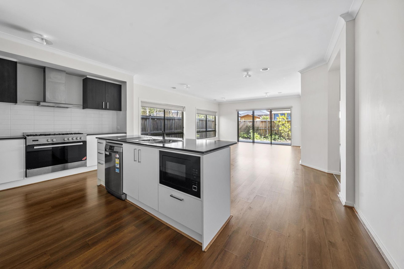 13 Montmarte Boulevard, Burnside, VIC 3023, Burnside - Thumbnail 3