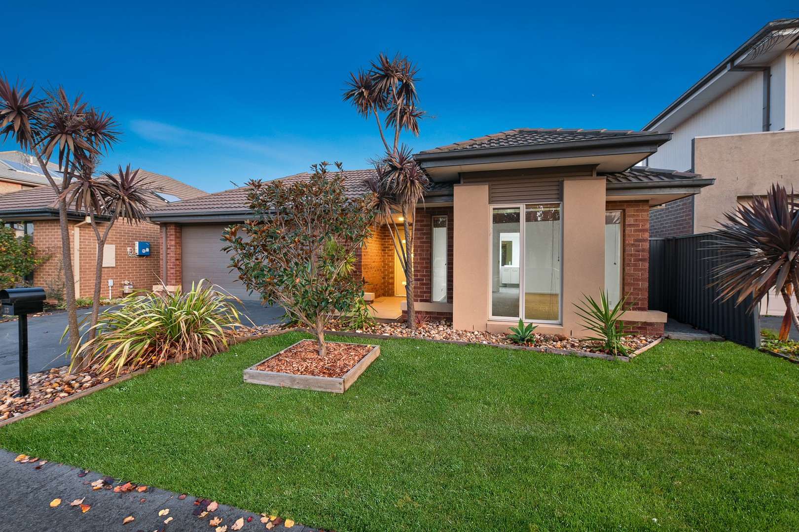 13 Page Close, Pakenham, VIC 3810, Pakenham - Thumbnail 2