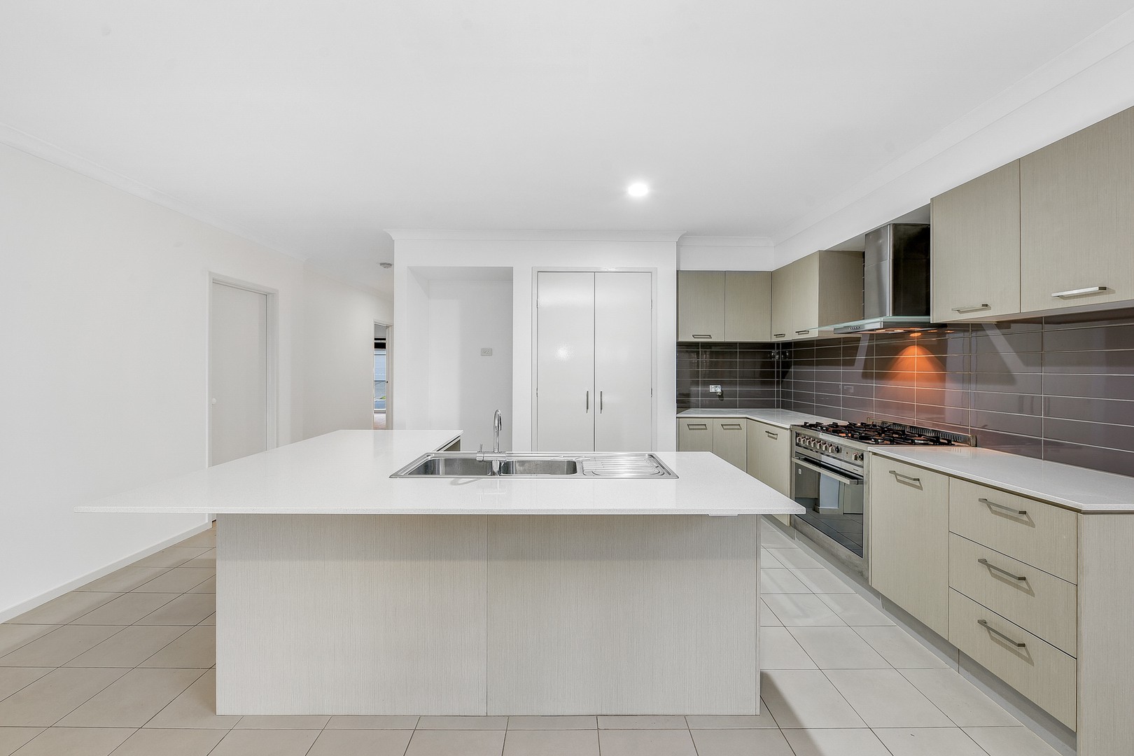 13 Page Close, Pakenham, VIC 3810, Pakenham - Thumbnail 5