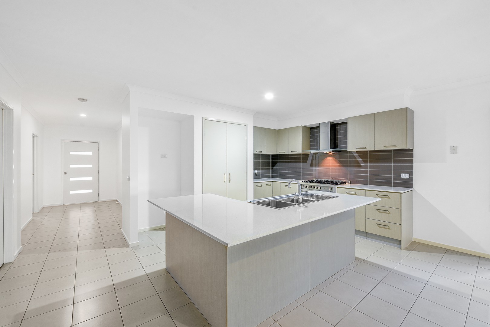 13 Page Close, Pakenham, VIC 3810, Pakenham - Thumbnail 6