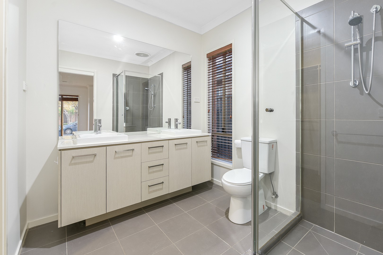 13 Page Close, Pakenham, VIC 3810, Pakenham - Thumbnail 8