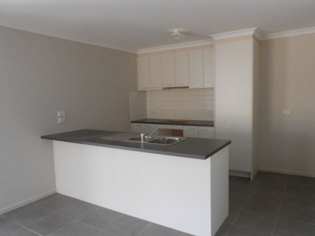 13 Persimmon Way, Doreen, VIC 3754, Doreen - Thumbnail 2