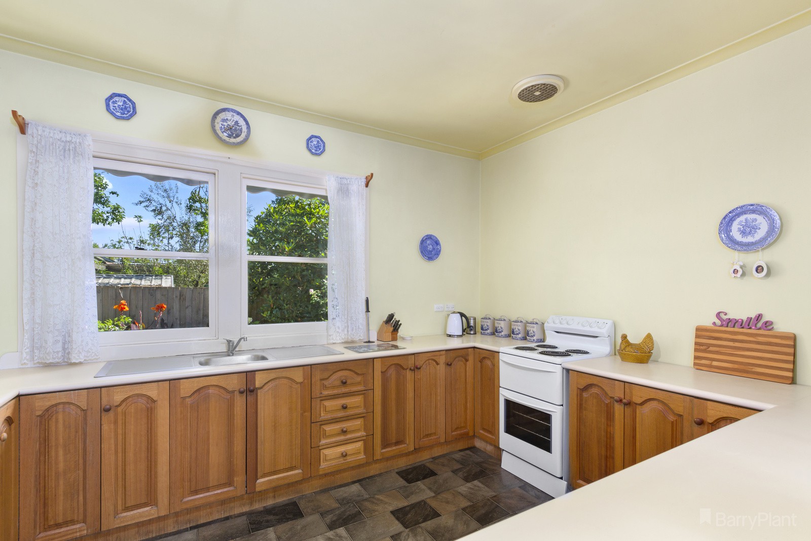 13 Pine Road, Bayswater, VIC 3153, Bayswater - Thumbnail 3