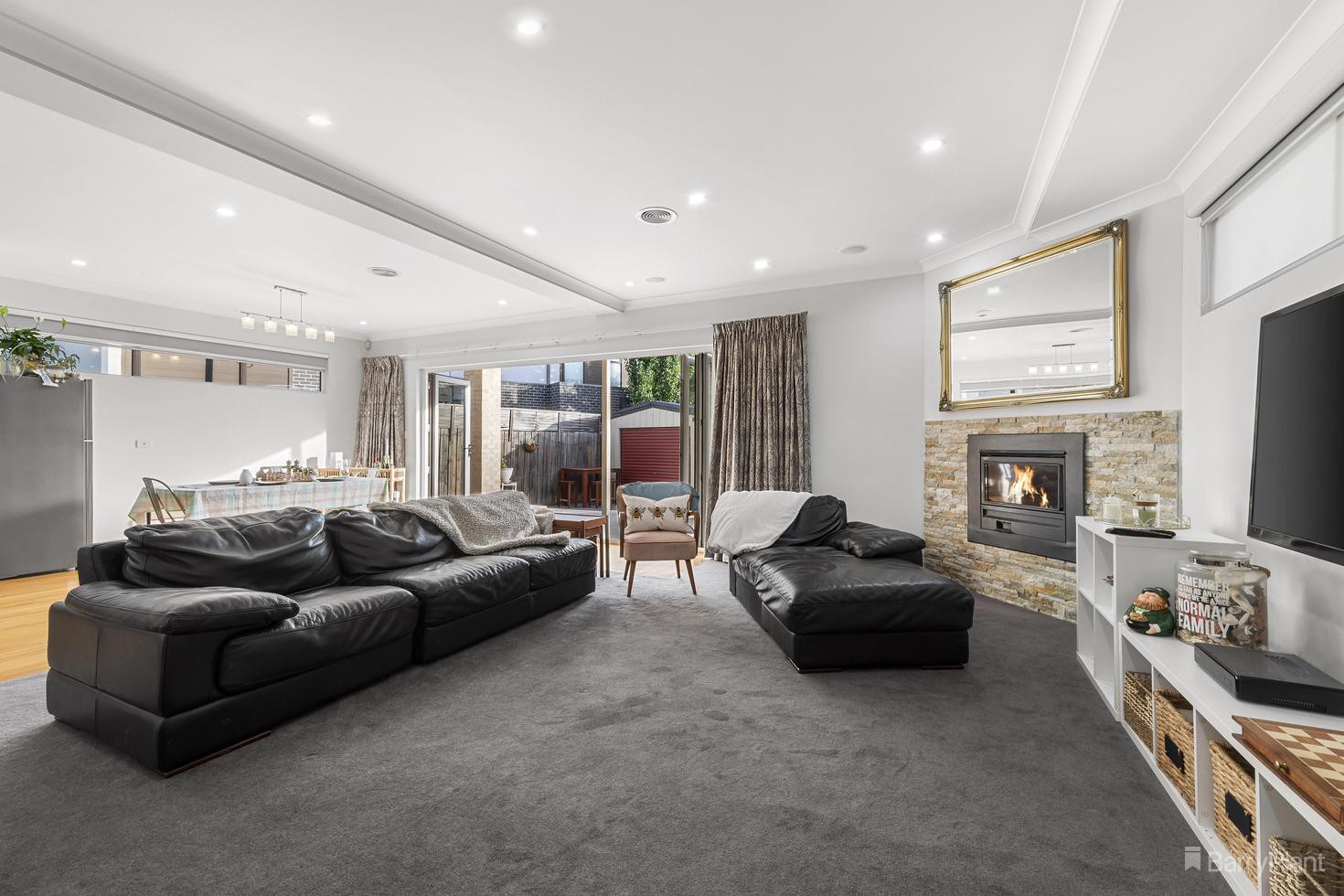 13 Poplar Crescent, Bellfield, VIC 3081, Bellfield - Thumbnail 2
