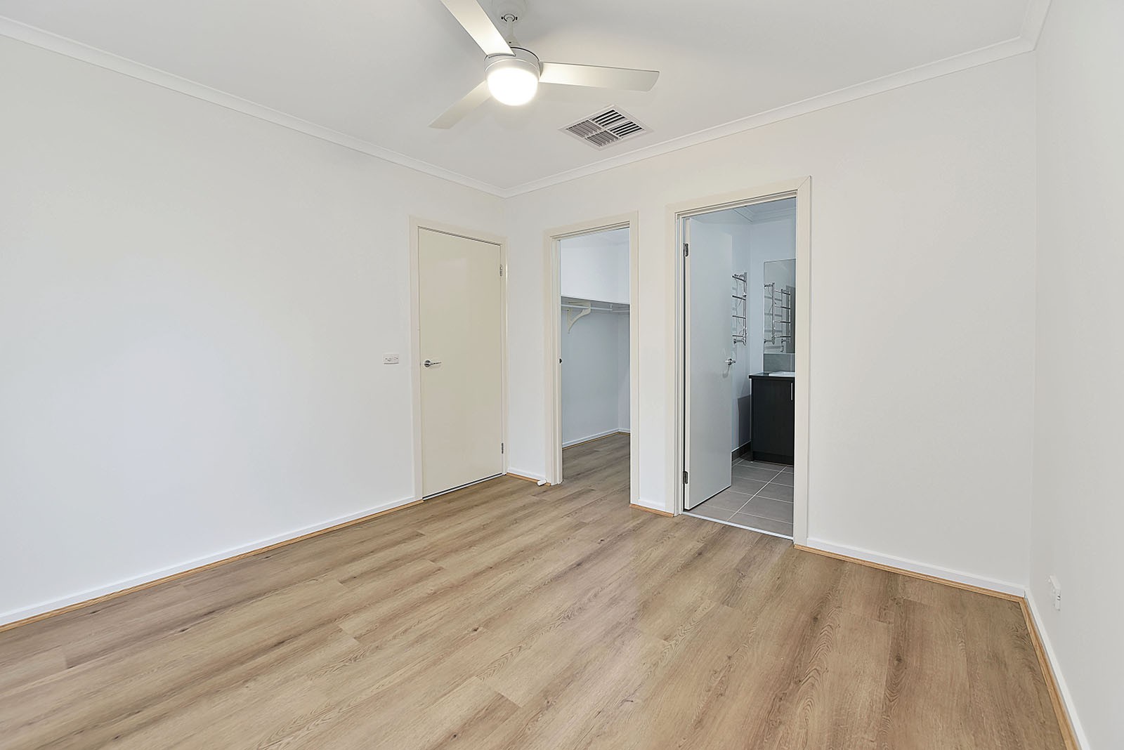 13 Scarlet Dr, Greenvale, VIC 3059, Greenvale - Thumbnail 4
