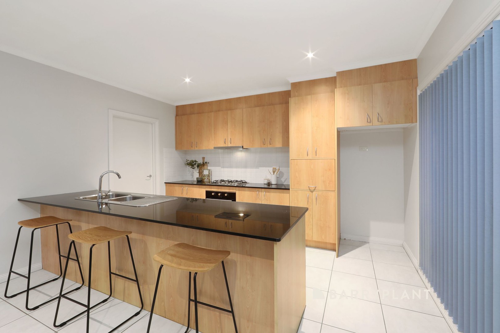 13 Sovereign Manors Crescent, Rowville, VIC 3178, Rowville - Thumbnail 2