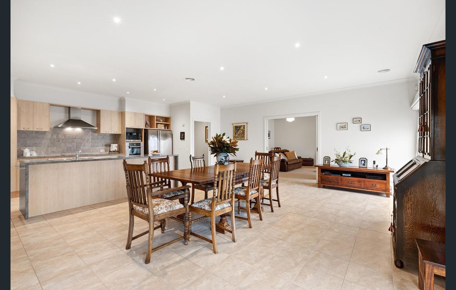 13 Stutt Avenue, Doncaster, VIC 3108, Doncaster - Thumbnail 4