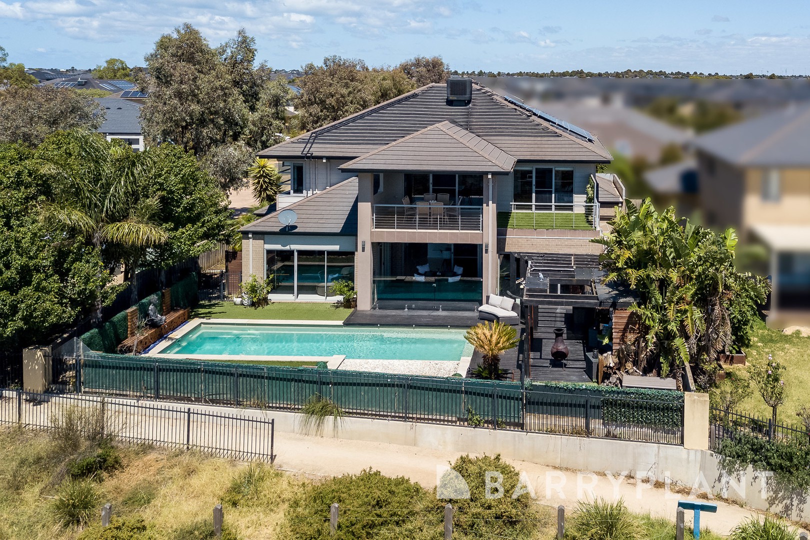 13 Sunflower Walk, Sanctuary Lakes, VIC 3030 - Thumbnail 2 - 07/02/2024