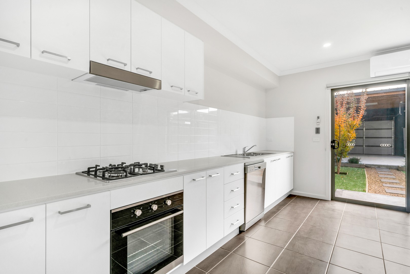 13 Tarlo Court, Craigieburn, VIC 3064, Craigieburn - Thumbnail 2