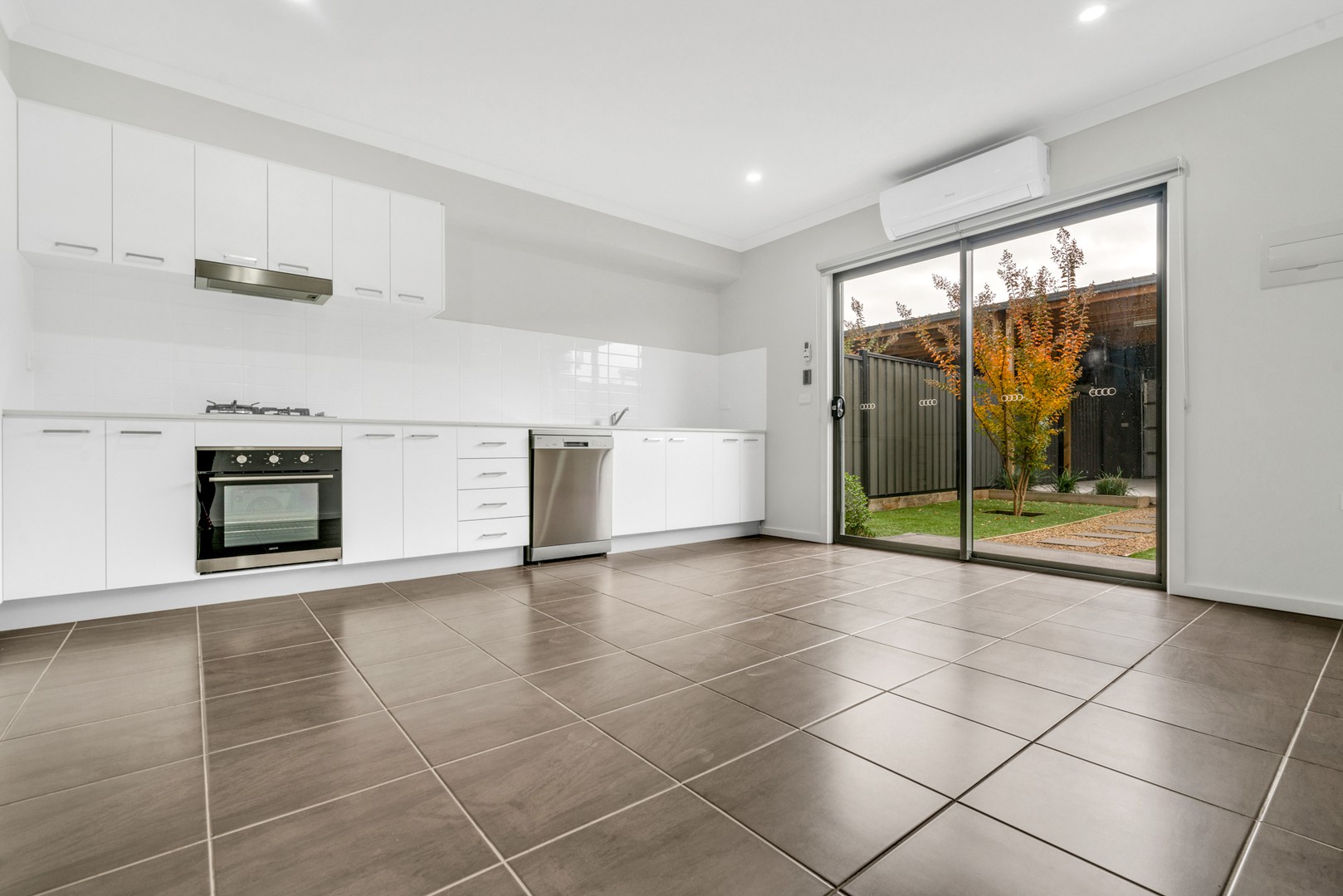13 Tarlo Court, Craigieburn, VIC 3064, Craigieburn - Thumbnail 4