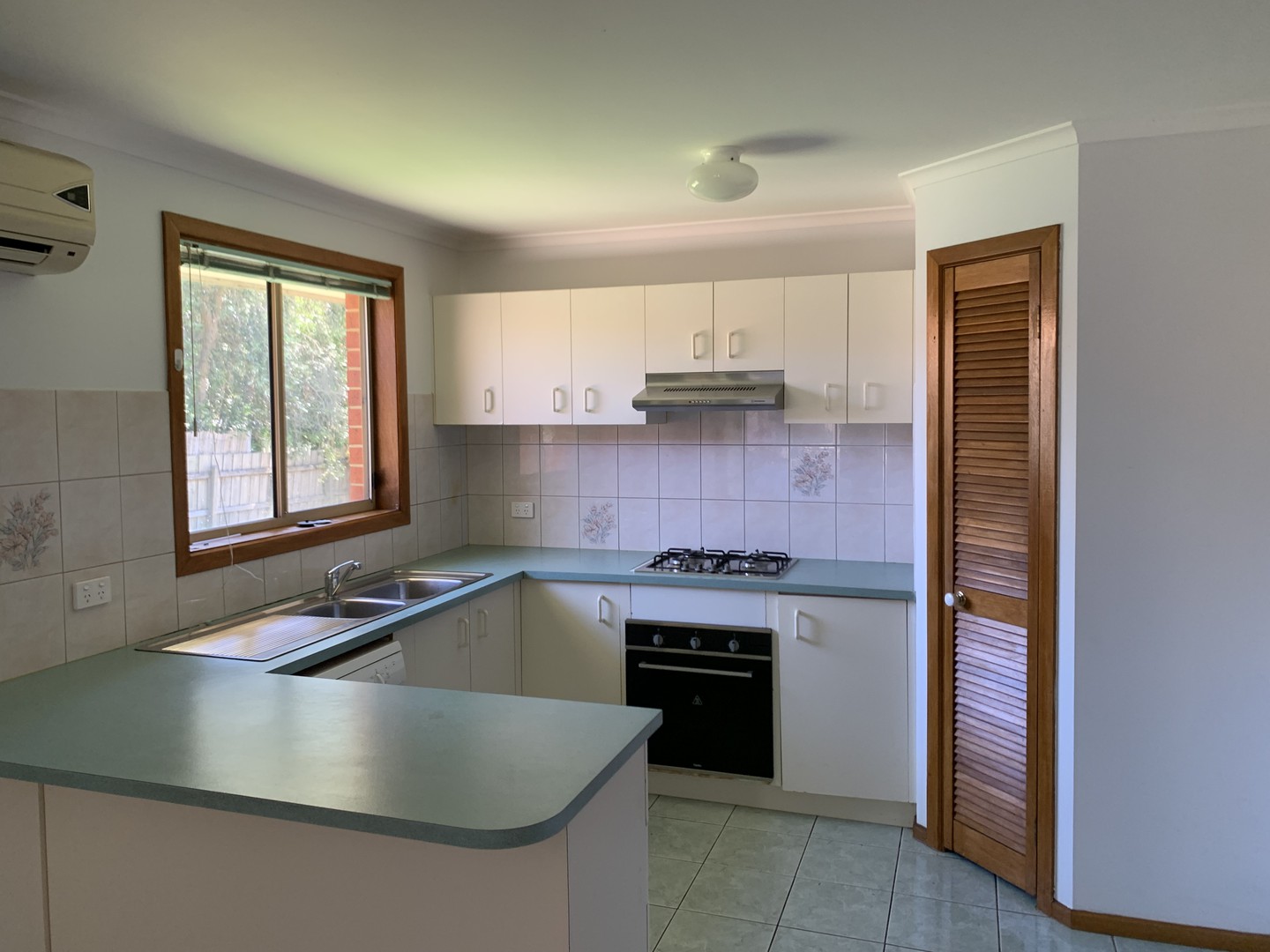 13 Tiber Close, Werribee, VIC 3030, Werribee - Thumbnail 3