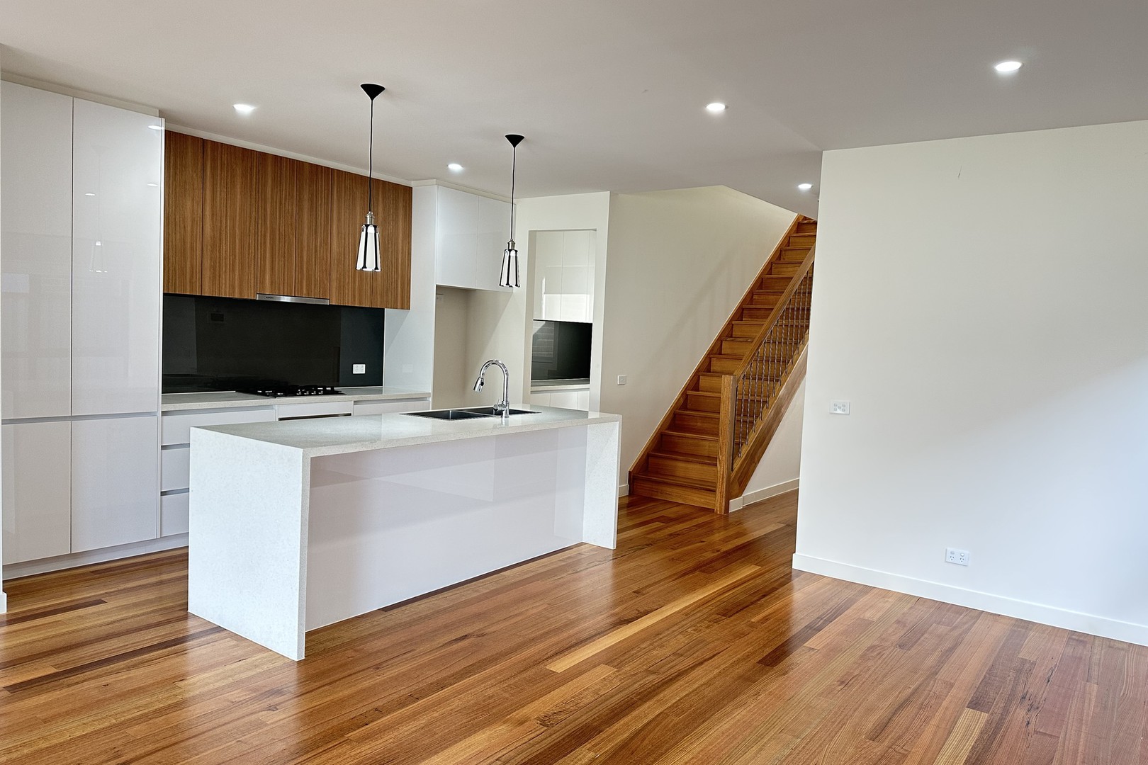13 Valentine Avenue, Thomastown, VIC 3074, Thomastown - Thumbnail 2