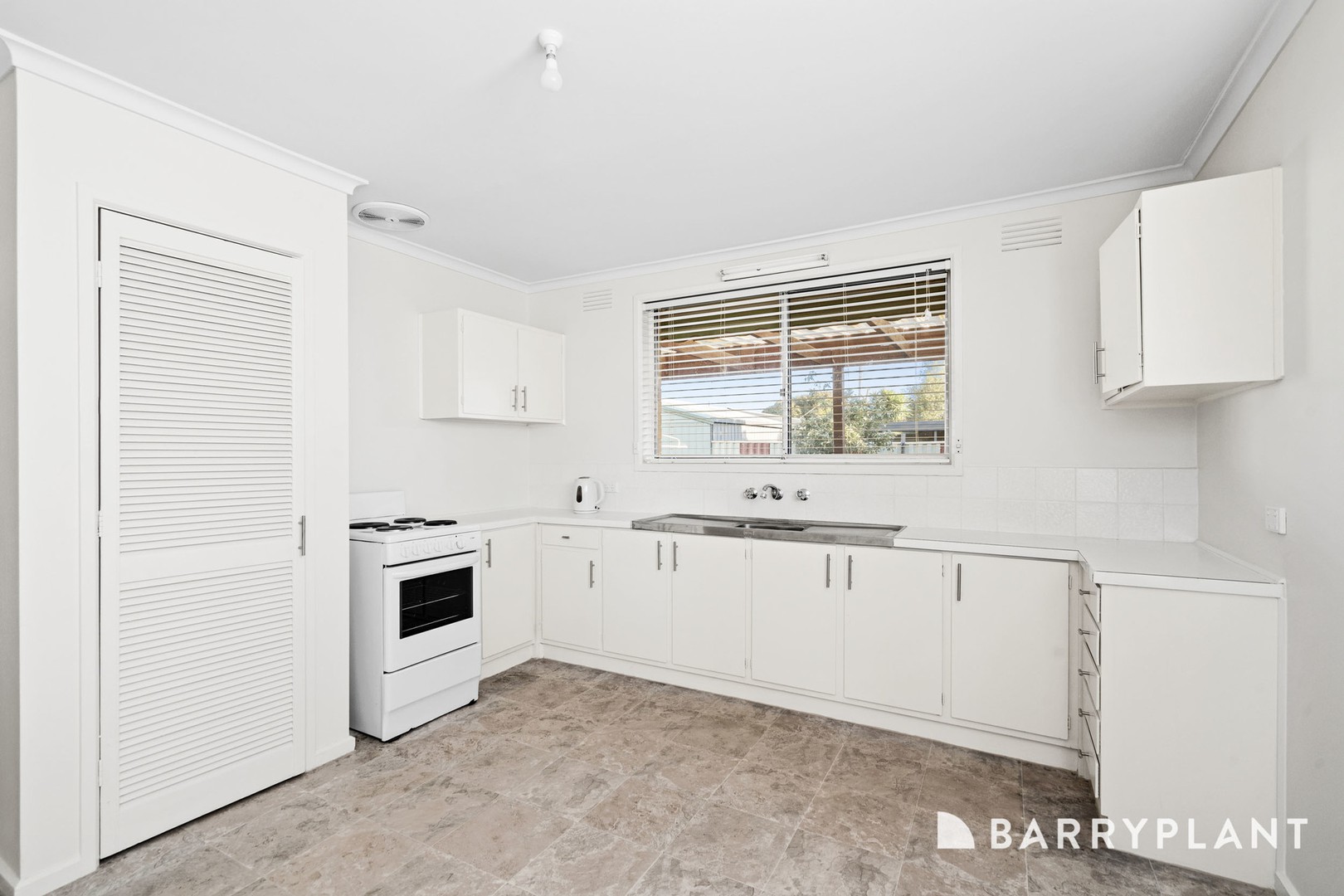 13 Whitehaven Street, Wyndham Vale, VIC 3024, Wyndham Vale - Thumbnail 7