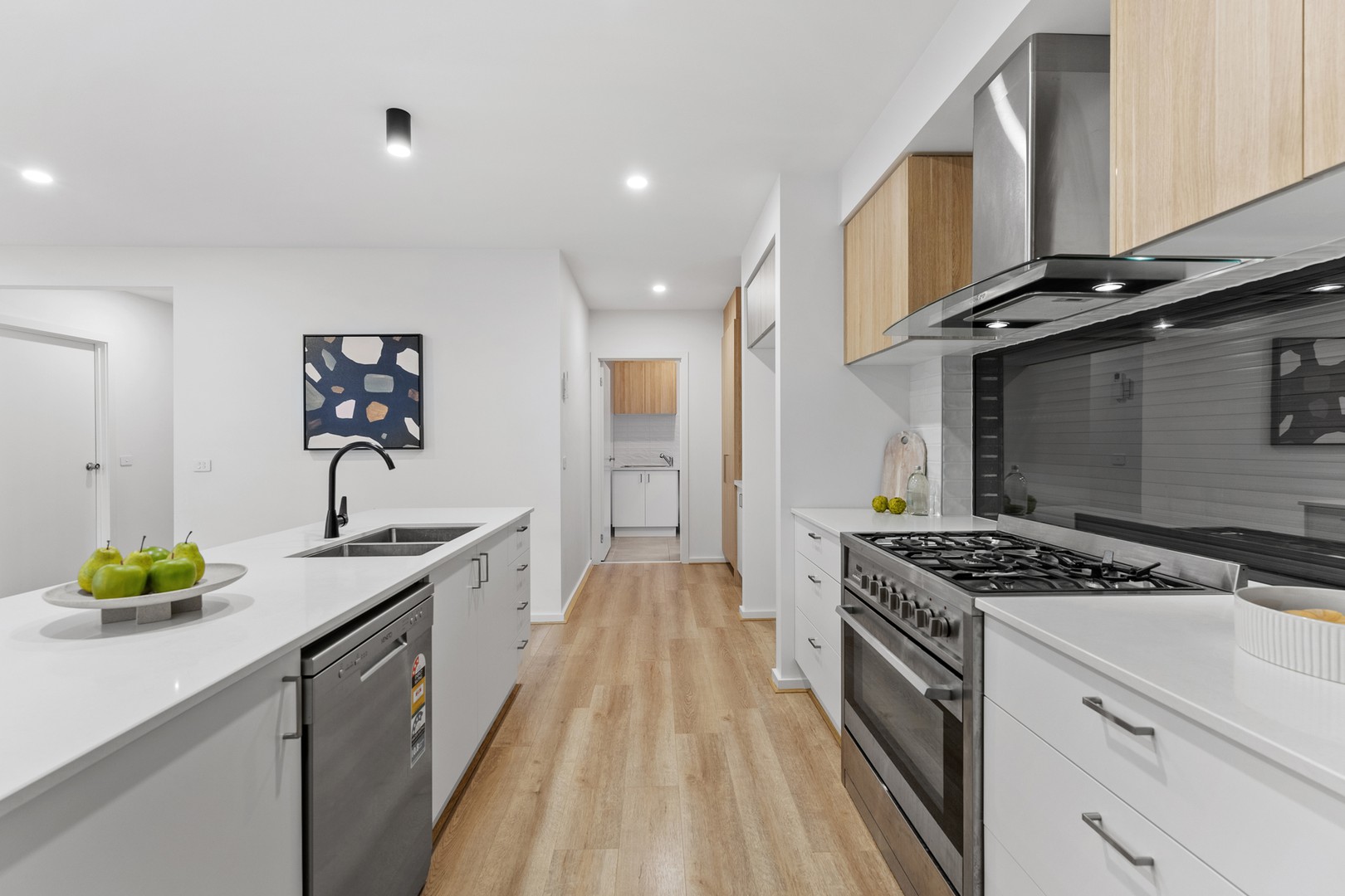 13 Windmill Avenue, Sunbury, VIC 3429, Sunbury - Thumbnail 4