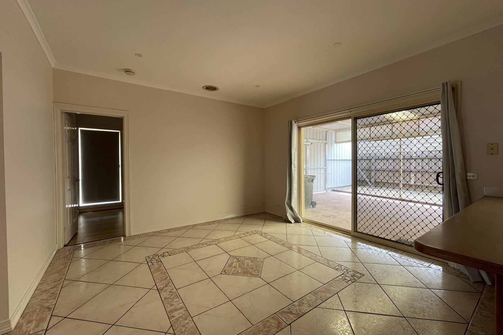 13 Yellow Gum Road, Delahey, VIC 3037 - Thumbnail 2 - 29/01/2014