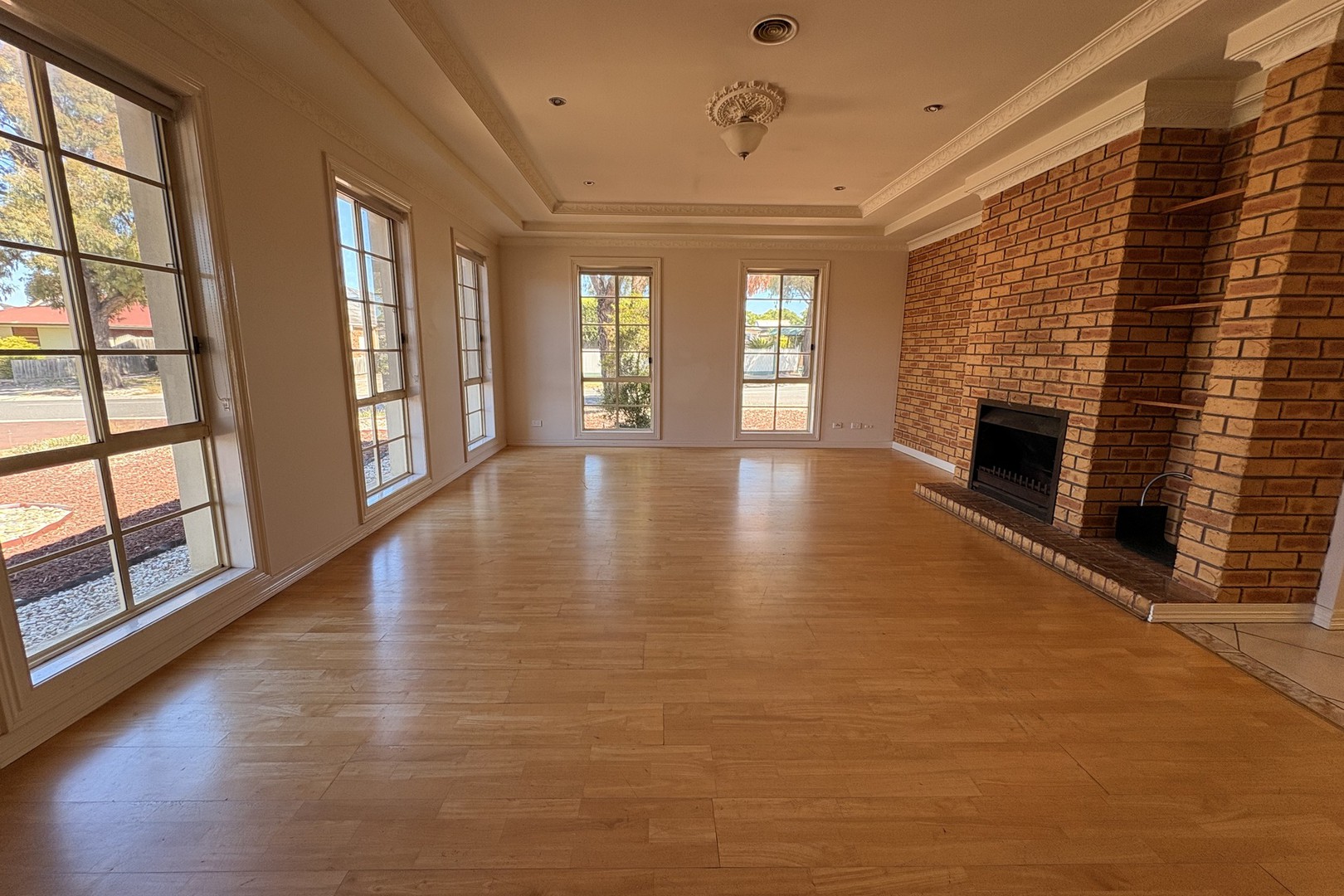 13 Yellow Gum Road, Delahey, VIC 3037, Delahey - Thumbnail 4