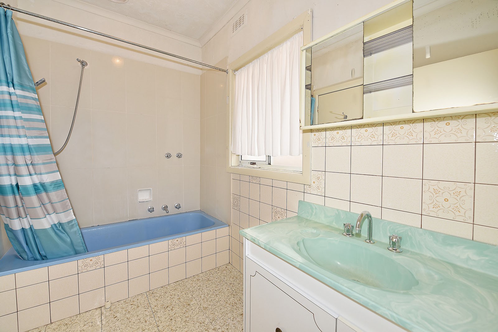131 Hoffmans Road, Niddrie, VIC 3042 - Thumbnail 2 - 04/11/2021