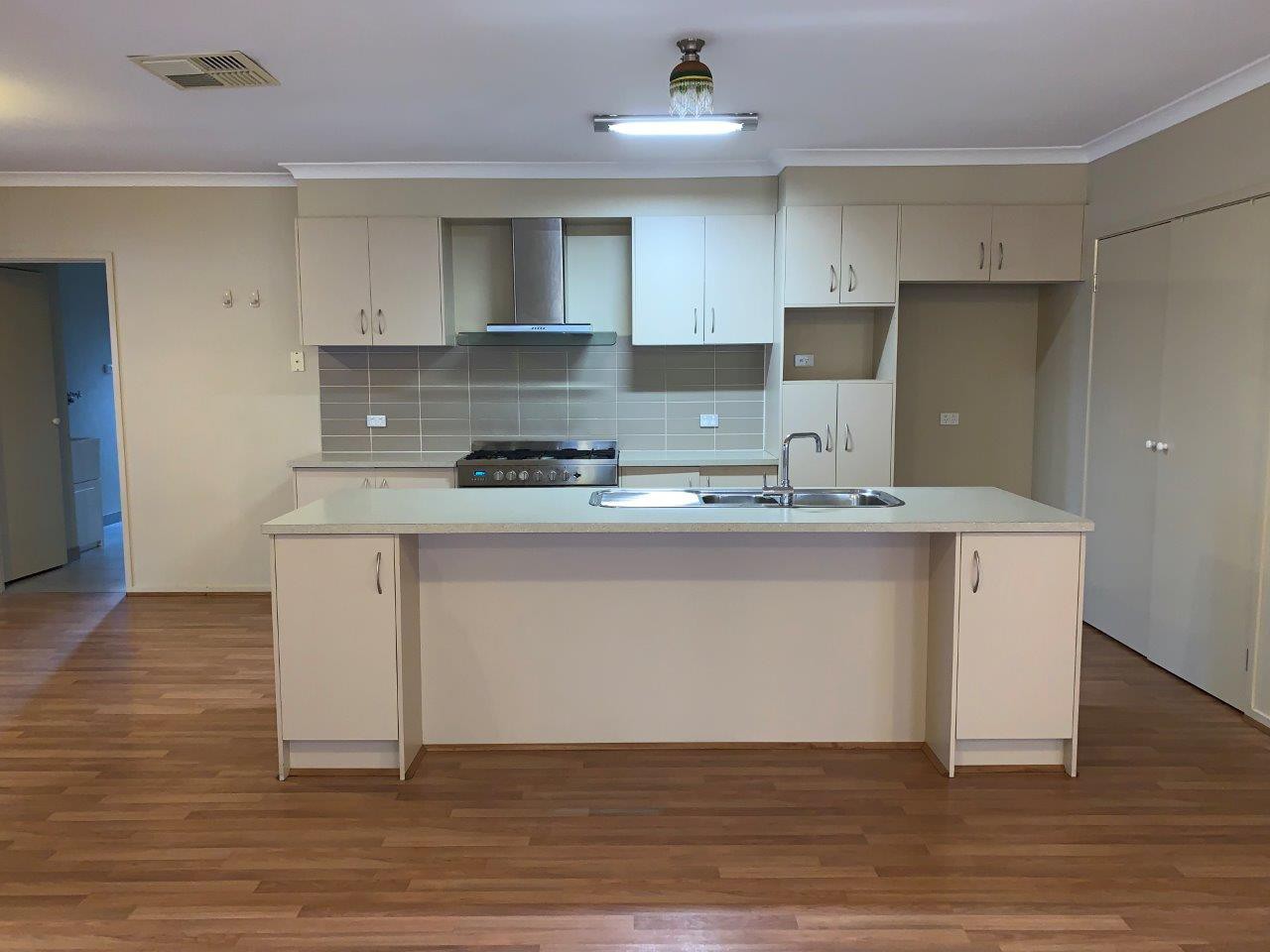 132 Baden Powell Drive, Tarneit, VIC 3029, Tarneit - Thumbnail 3