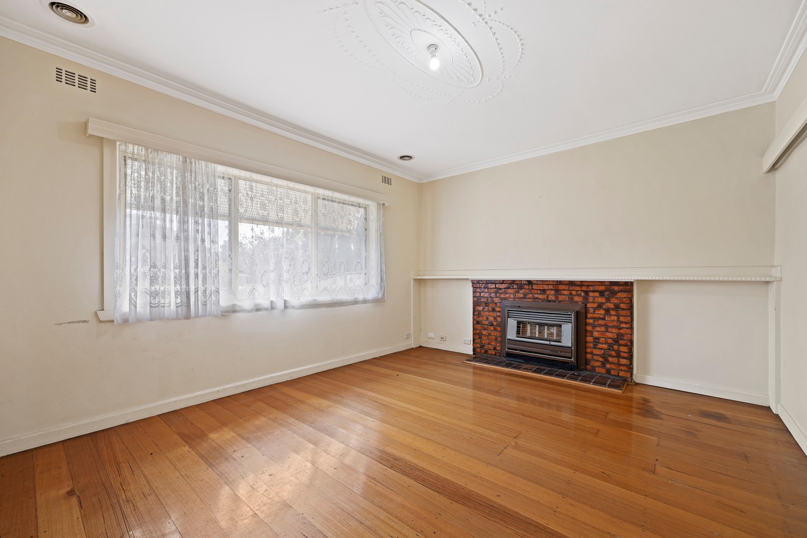 132 Deakin Street, Essendon, VIC 3040, Essendon - Thumbnail 3