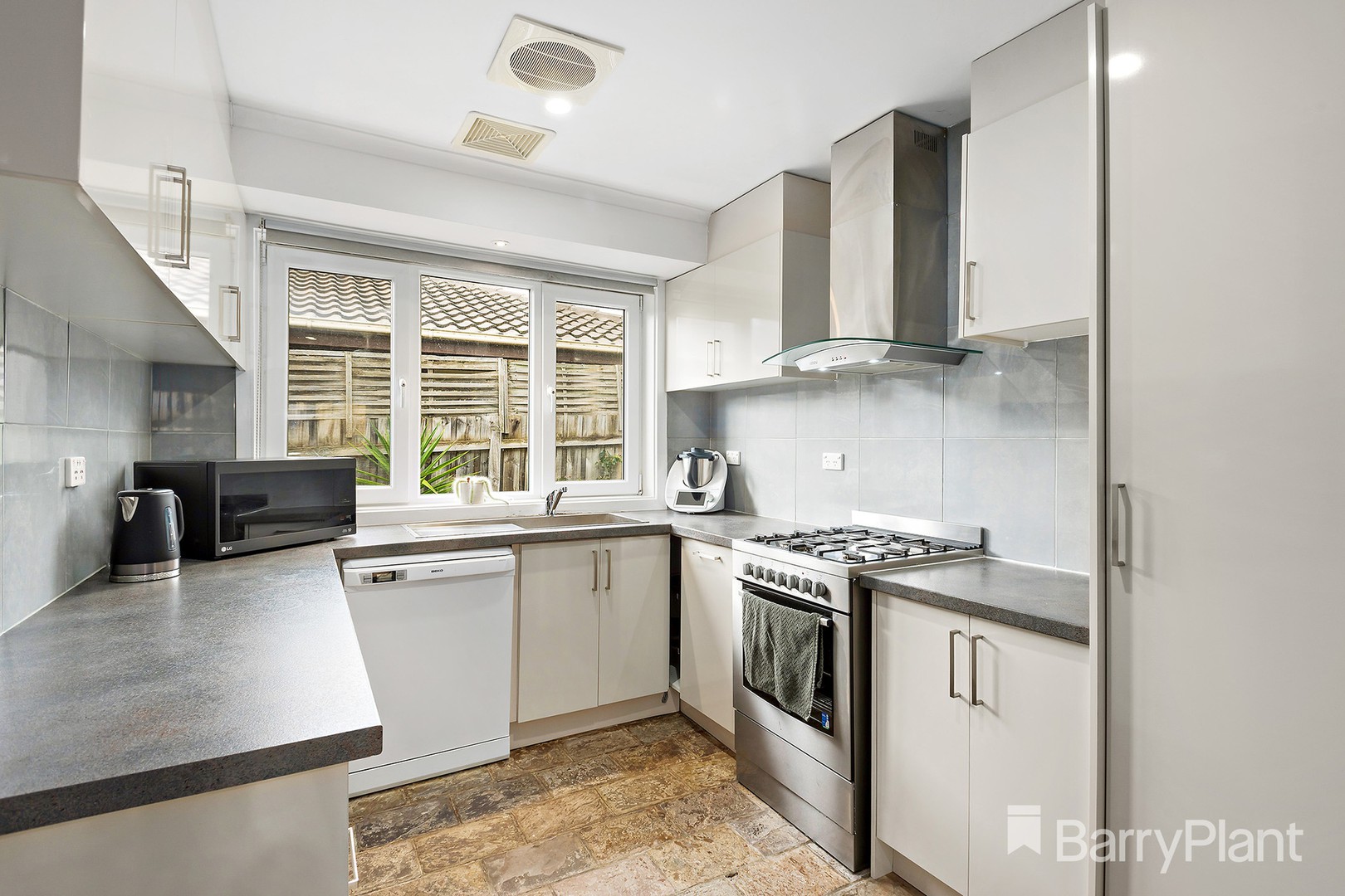 132 Heatherhill Road, Frankston, VIC 3199, Frankston - Thumbnail 4