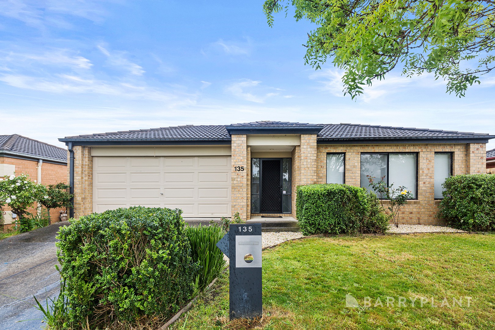 135 Bellevue Drive, Berwick, VIC 3806, Berwick - Thumbnail 2
