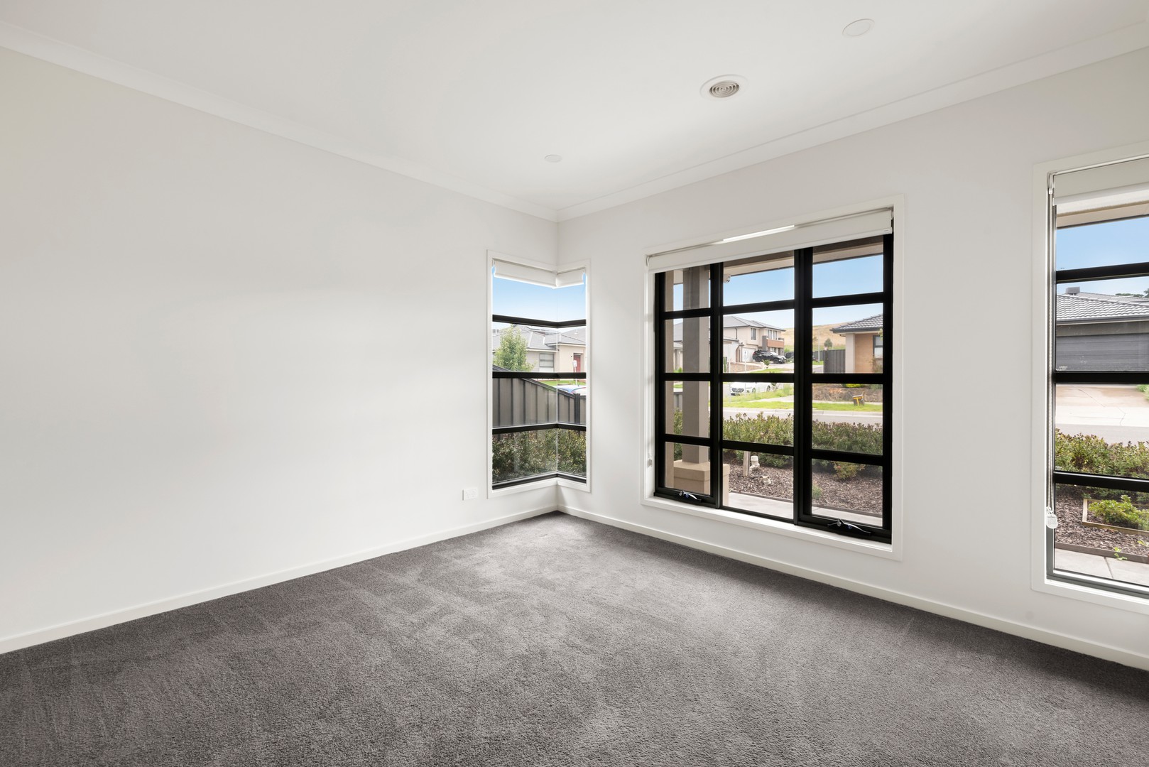 135 Langdon DriveMernda, VIC 3754  - Leased, Mernda - Thumbnail 4