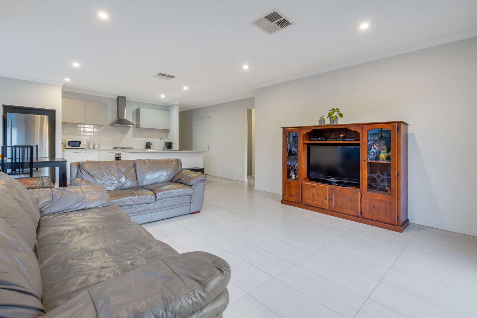 135 Wattletree Street, Craigieburn, VIC 3064, Craigieburn - Thumbnail 6