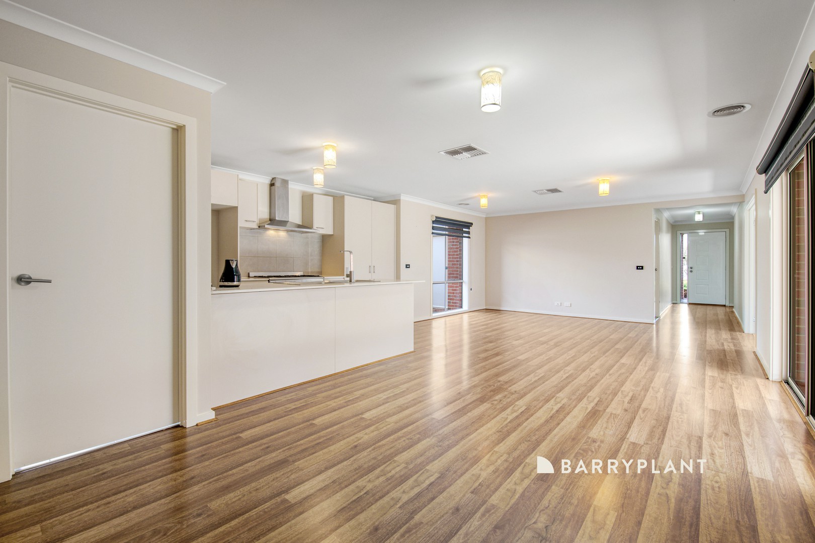 136 Fleetwood Drive, Narre Warren, VIC 3805, Narre Warren - Thumbnail 2