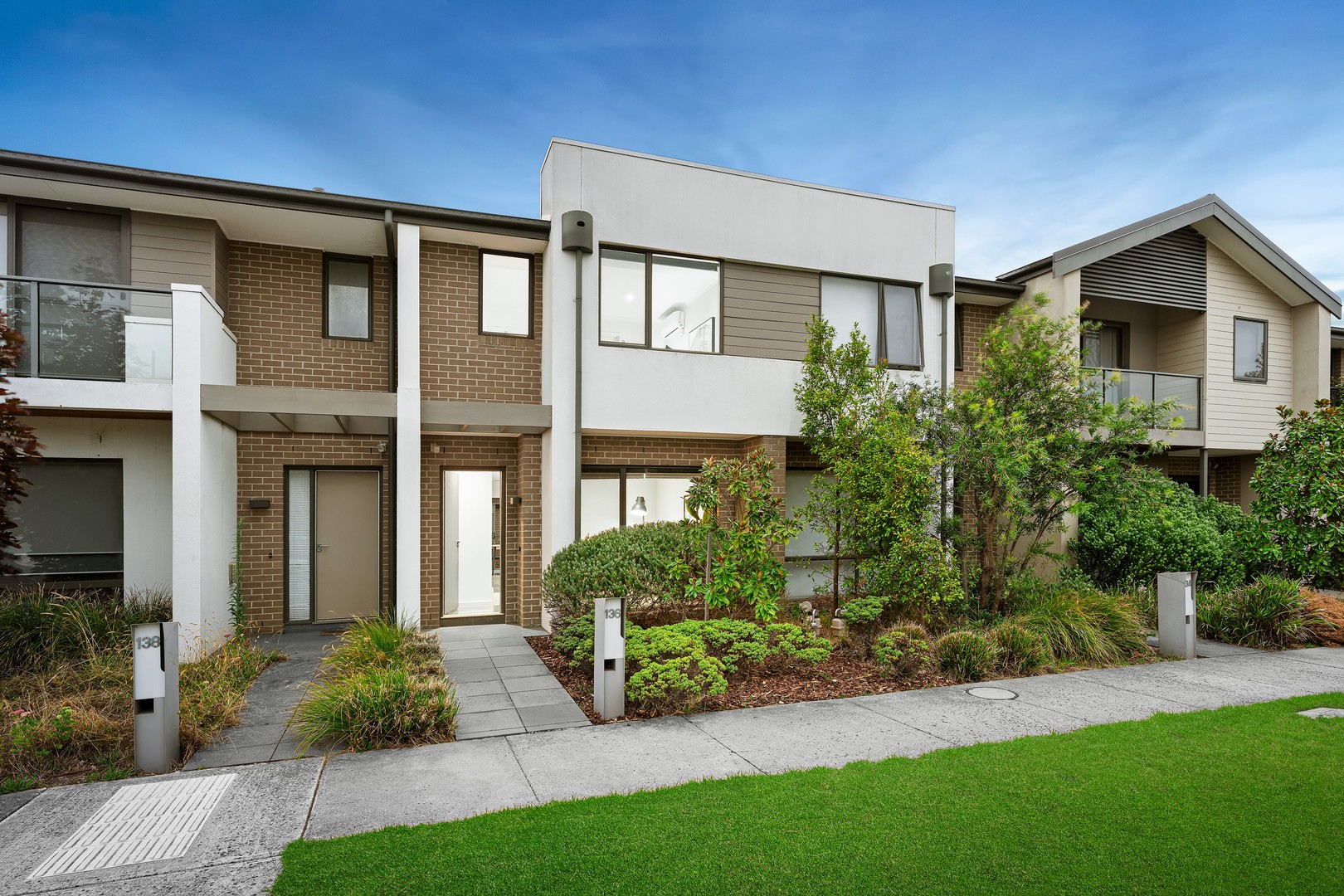 136 Harcrest Boulevard, Wantirna South, VIC 3152 - Thumbnail 1 - 11/05/2026