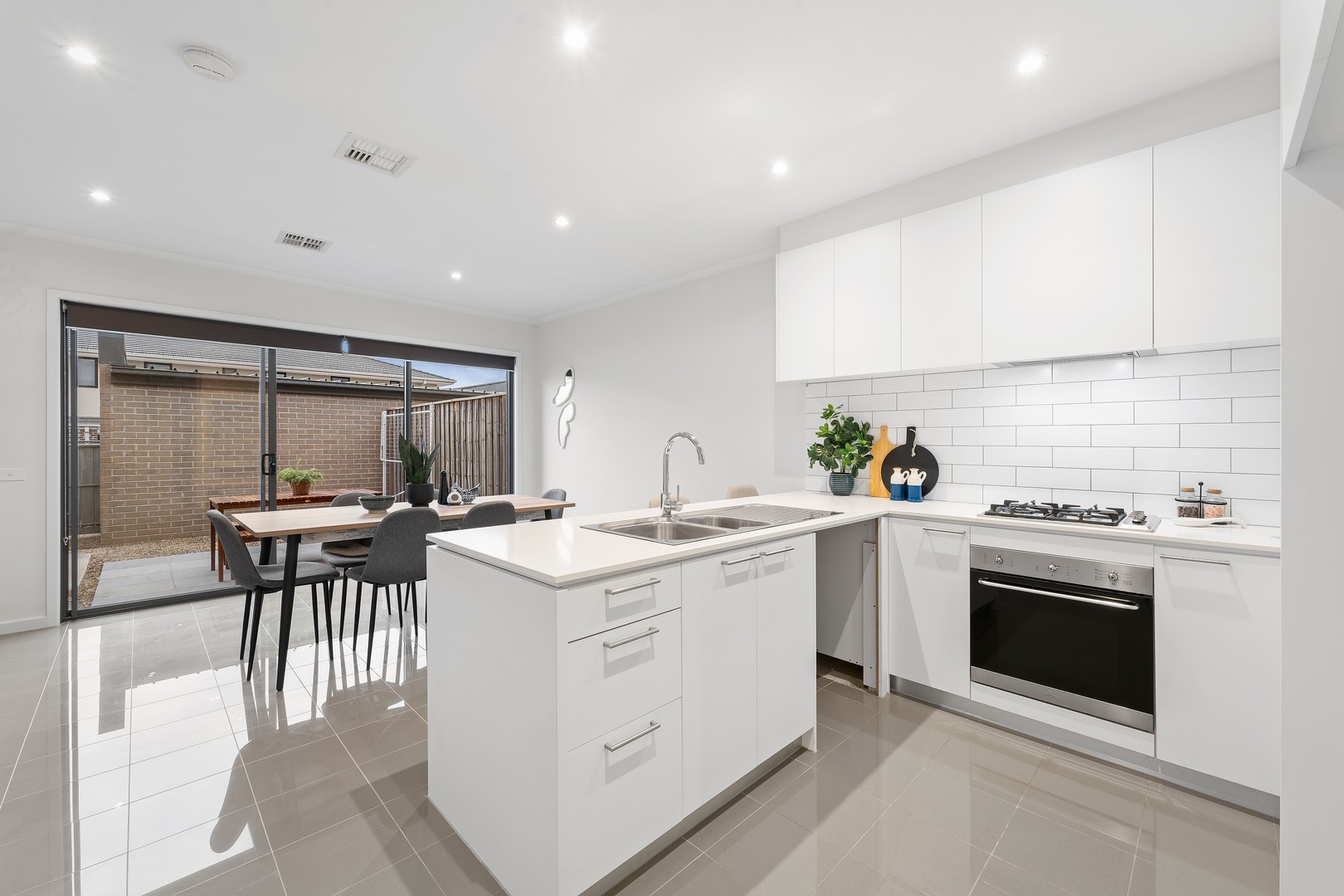 136 Harcrest Boulevard, Wantirna South, VIC 3152 - Thumbnail 2 - 11/05/2026