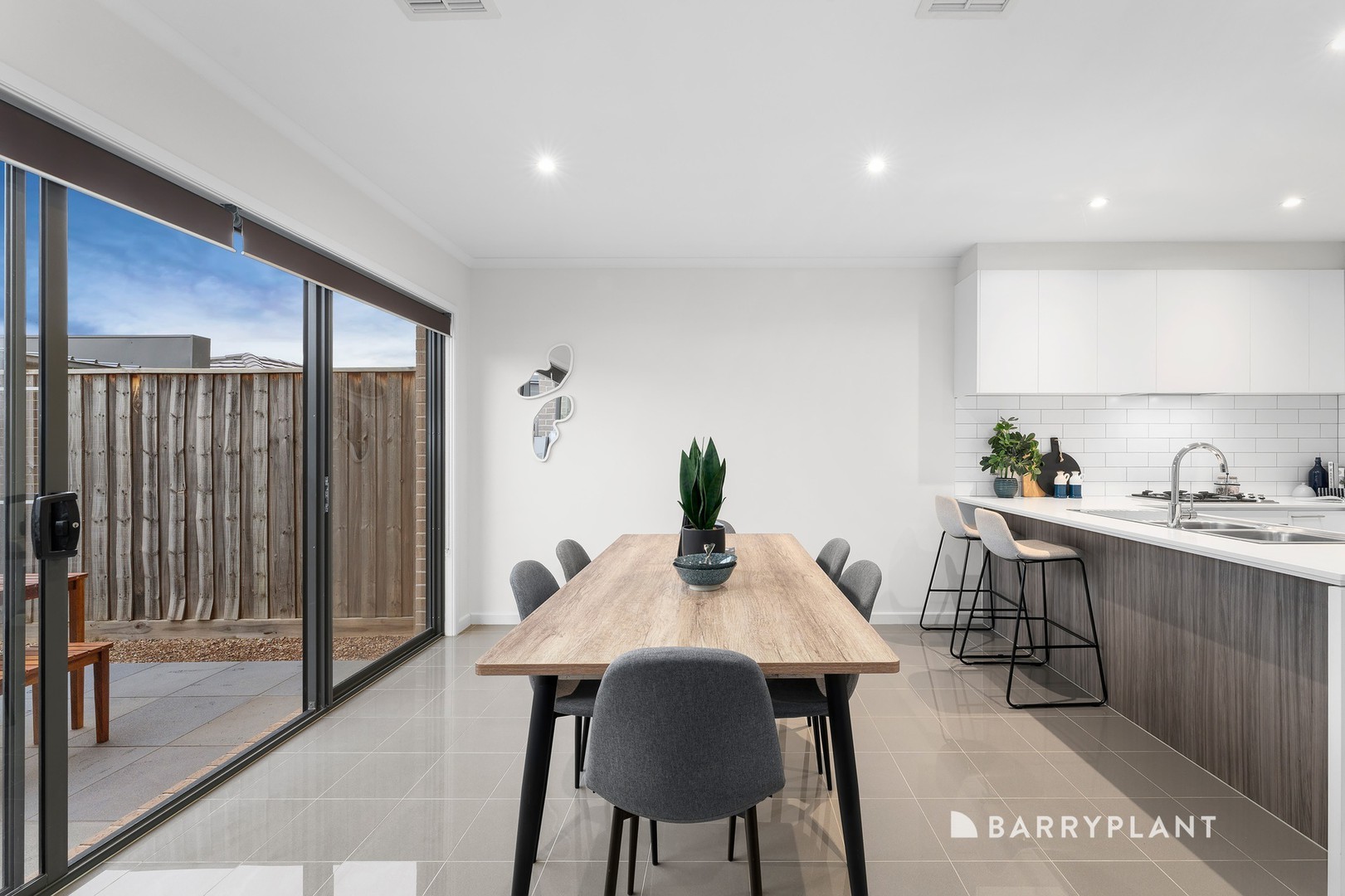 136 Harcrest Boulevard, Wantirna South, VIC 3152, Wantirna South - Thumbnail 5