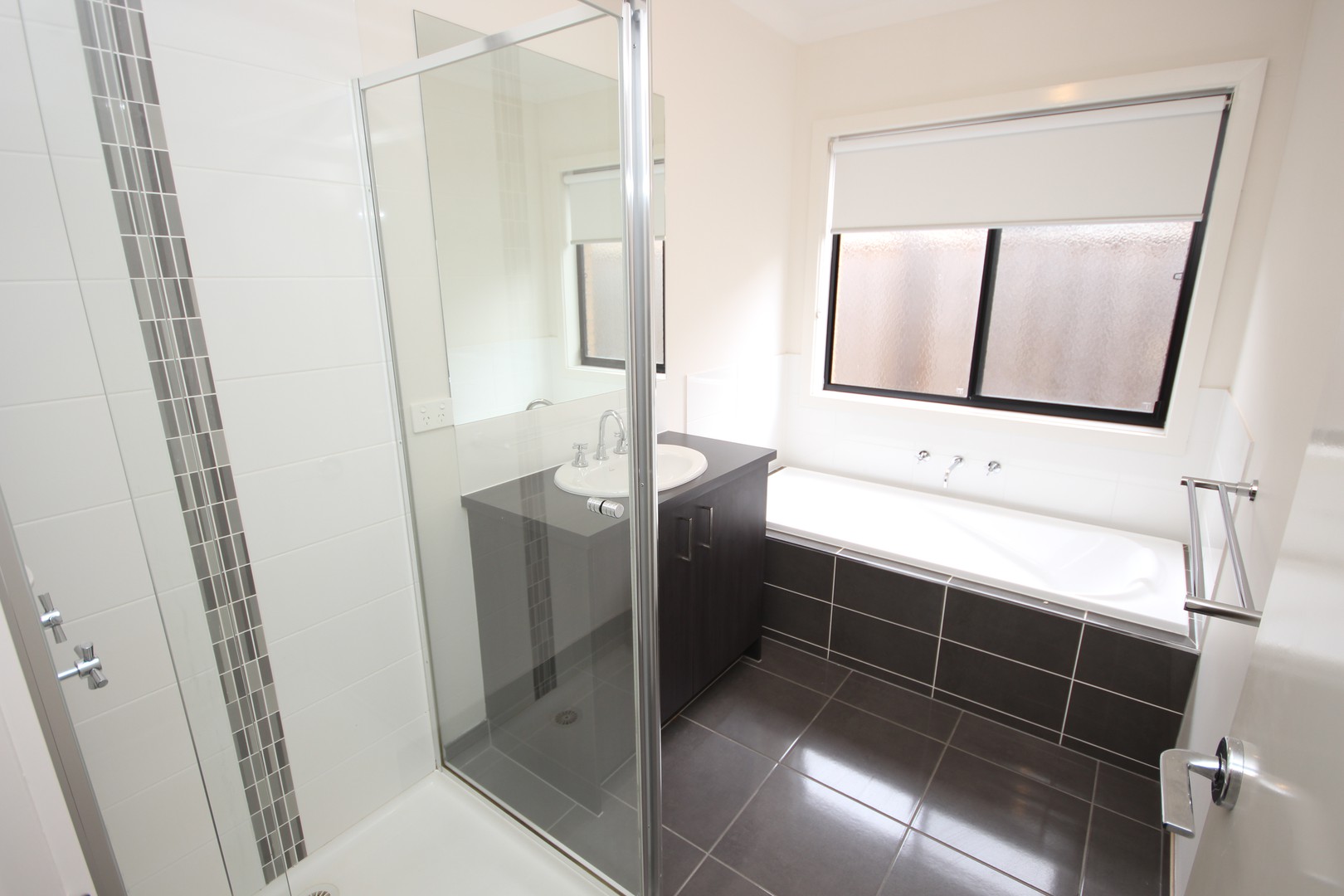 137 Wurrook  Circuit, North Geelong, VIC 3215, North Geelong - Thumbnail 3