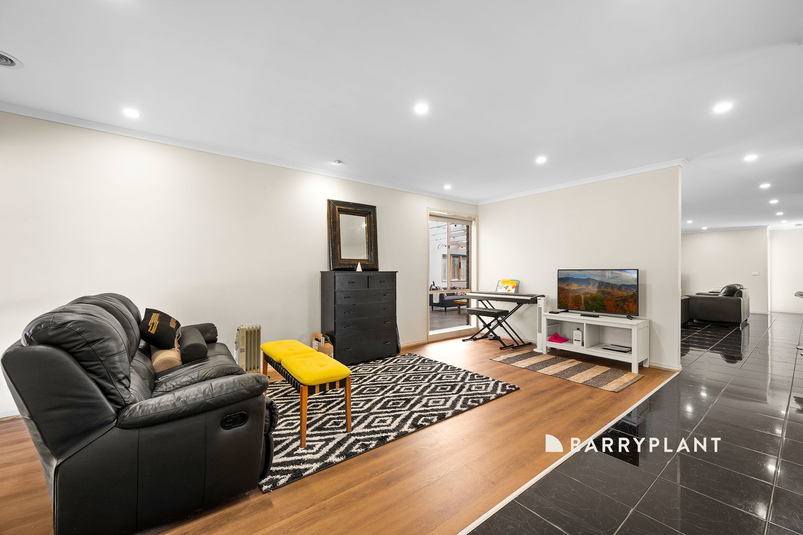 14 Alberton Drive, Cranbourne West, VIC 3977 - Thumbnail 2 - 22/08/2024