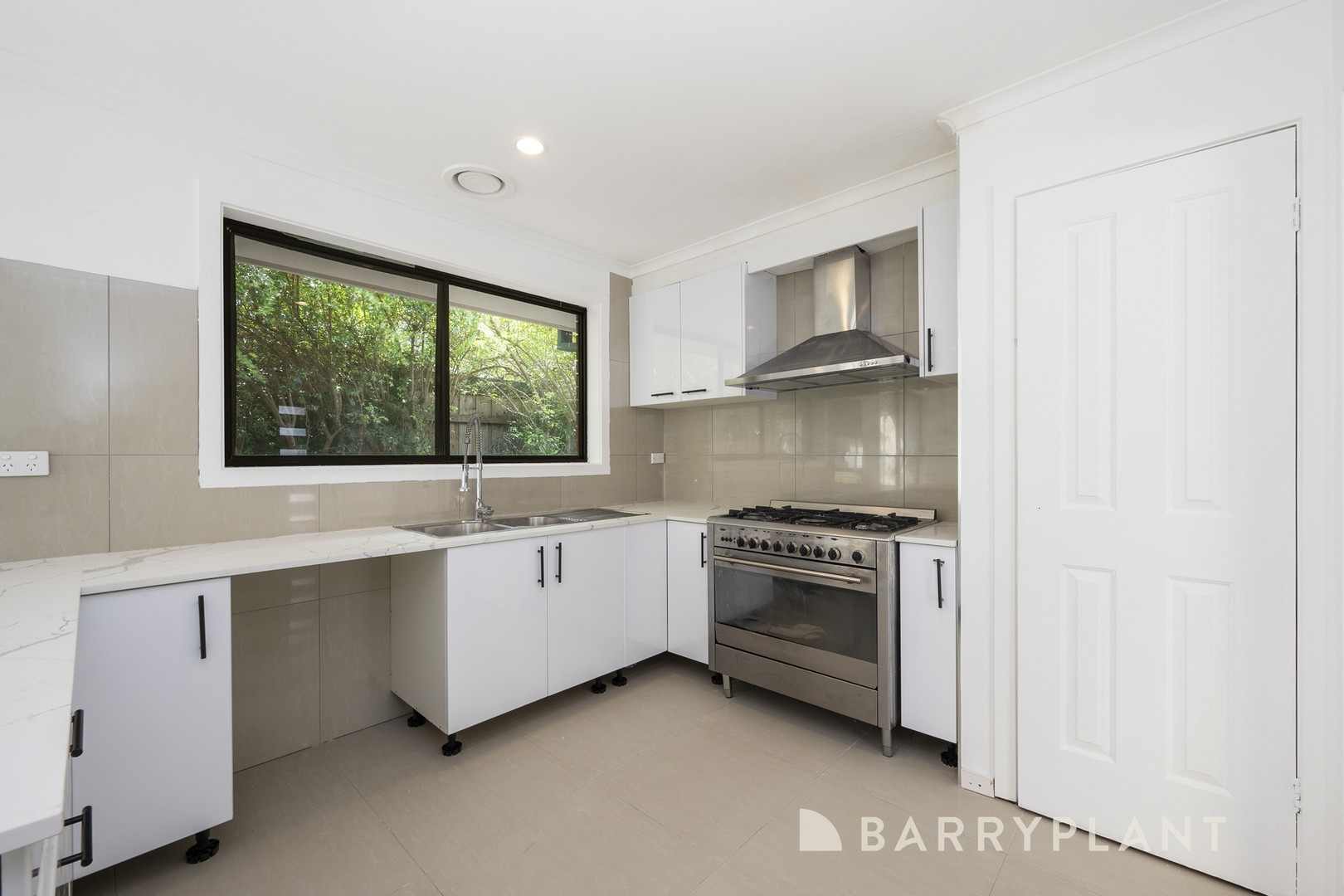 14 Bernard Drive Melton South, Melton, VIC 3337, Melton - Thumbnail 3