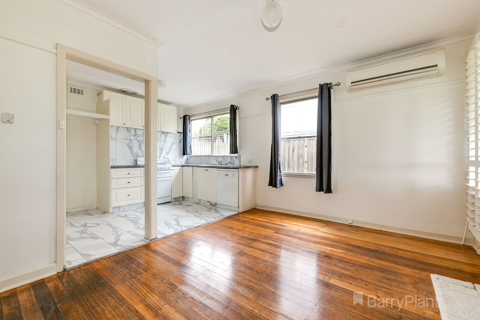 14 Bertram Street, Drouin, VIC 3818 - Thumbnail 2 - 01/10/2024