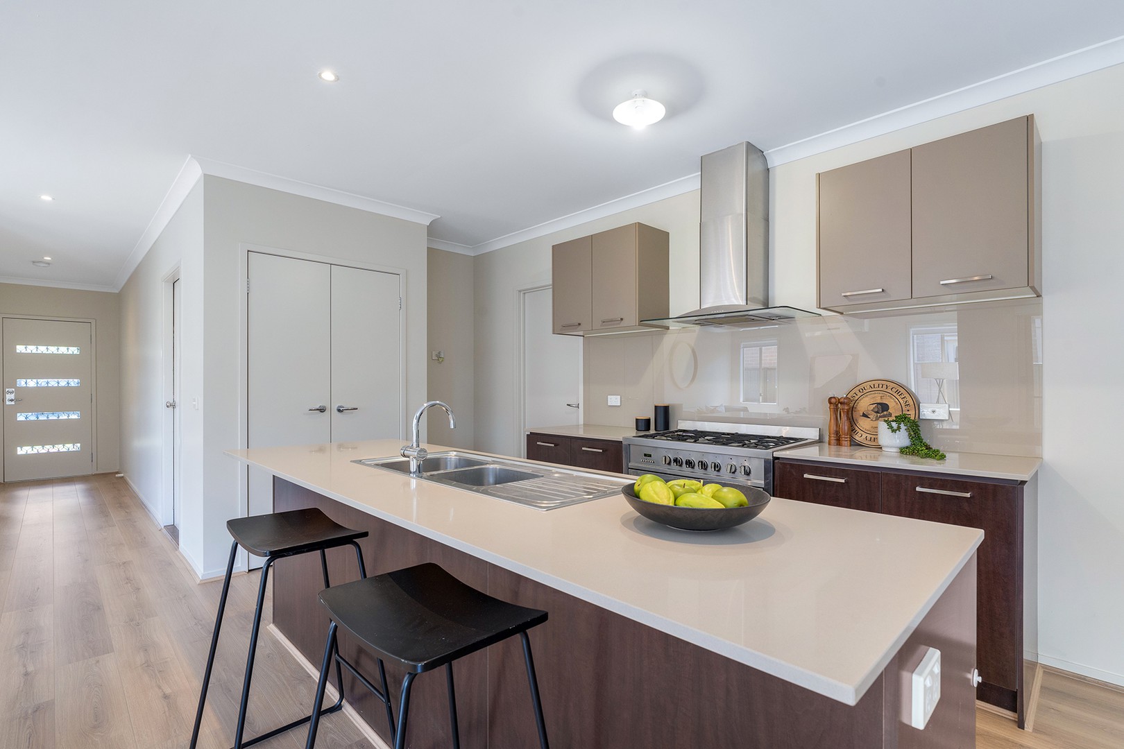 14 Birdswood Crescent, Craigieburn, VIC 3064, Craigieburn - Thumbnail 2