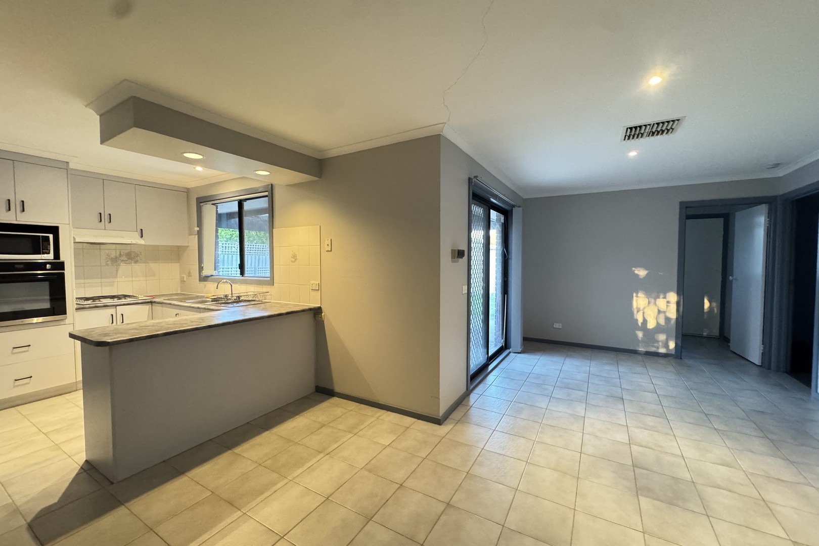 14 Bluestone Walk, Delahey, VIC 3037, Delahey - Thumbnail 4