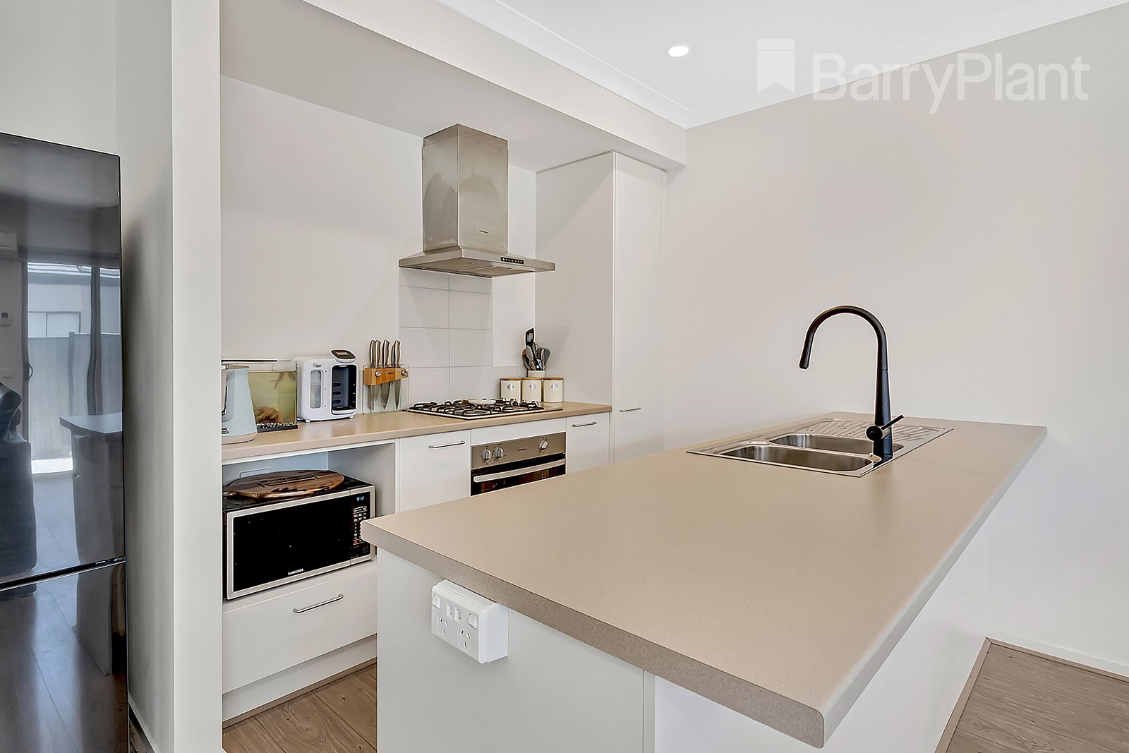 14 Bolwarra Street, Craigieburn, VIC 3064 - Thumbnail 2 - 29/11/2021