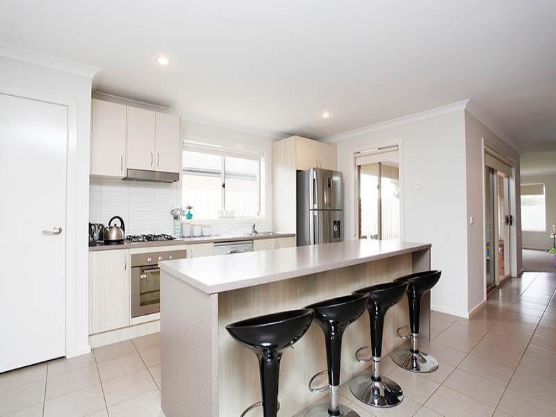 14 Canopus Crescent, Lara, VIC 3212, Lara - Thumbnail 2