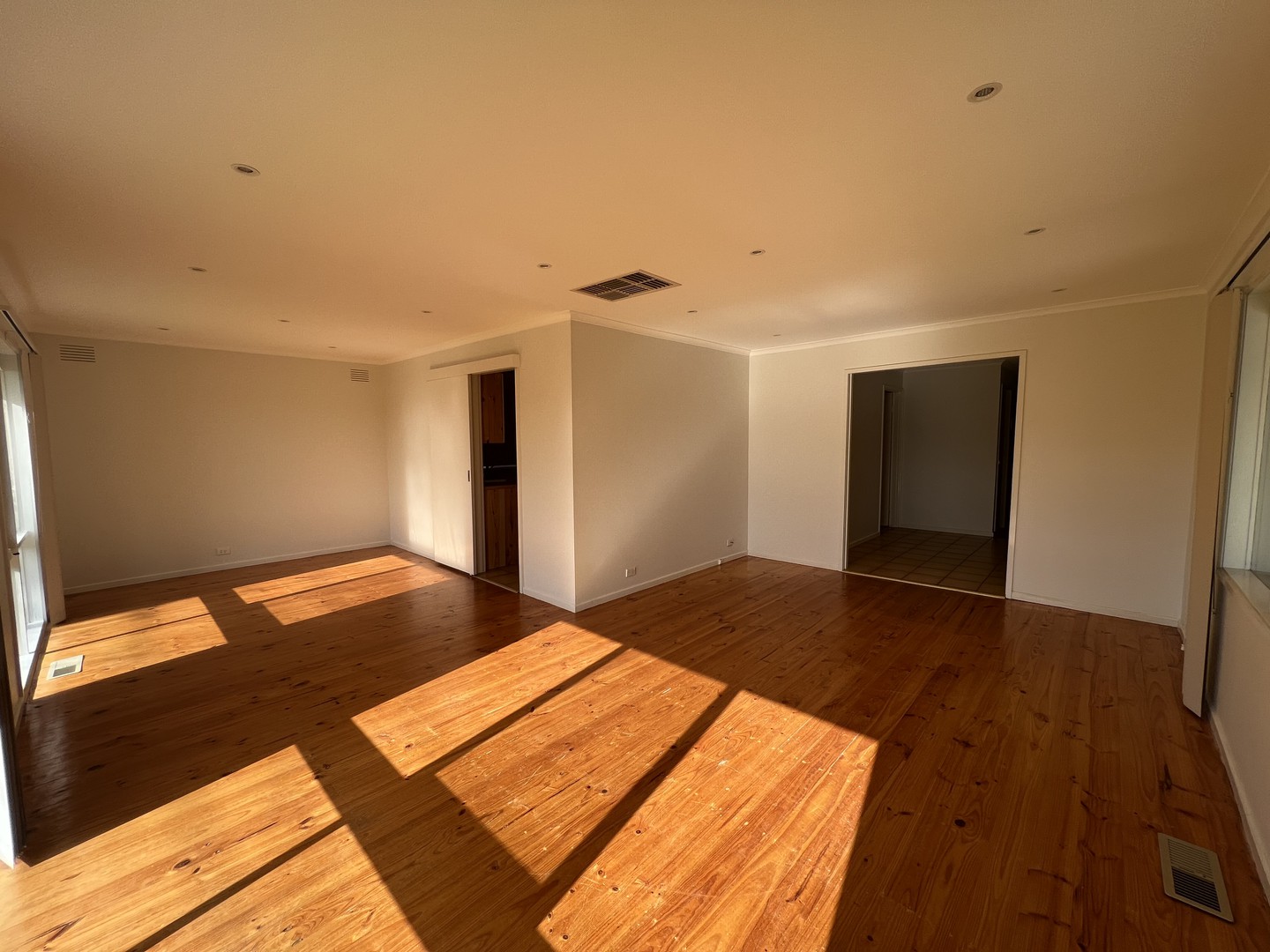 14 Cassandra Drive, Gladstone Park, VIC 3043, Gladstone Park - Thumbnail 2