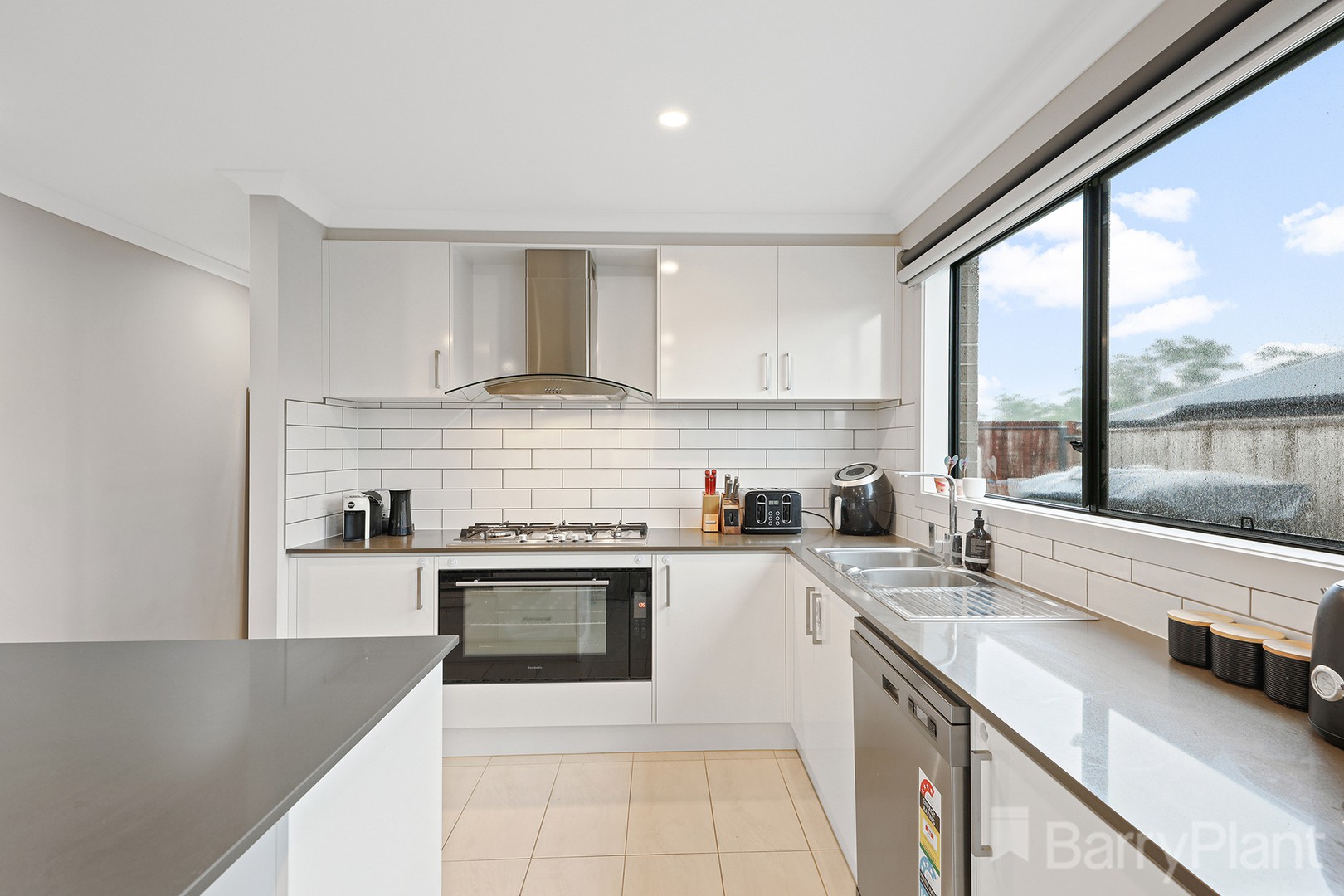 14 Cloverleaf Crescent, Drouin, VIC 3818, Drouin - Thumbnail 3