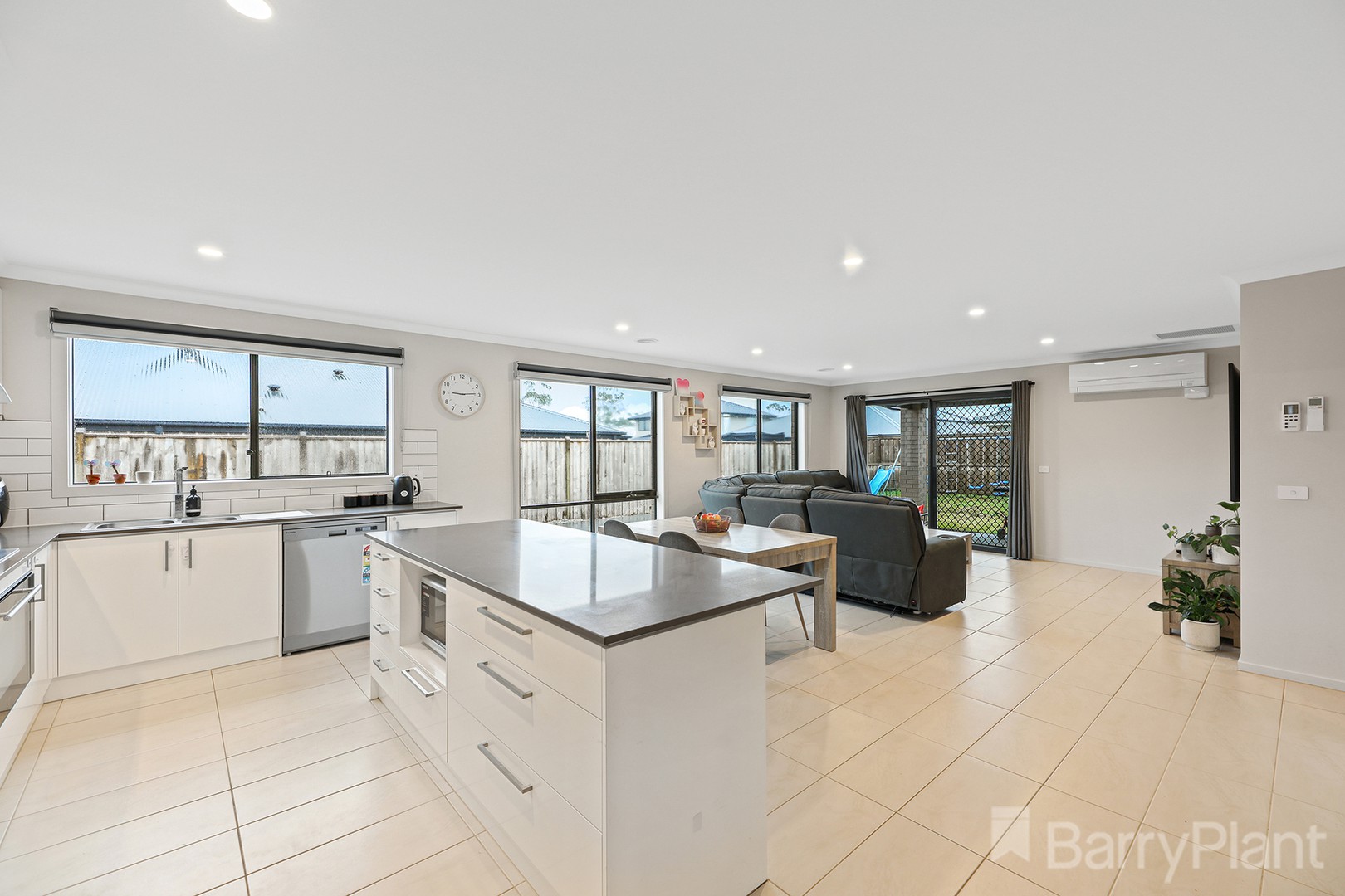 14 Cloverleaf Crescent, Drouin, VIC 3818, Drouin - Thumbnail 4